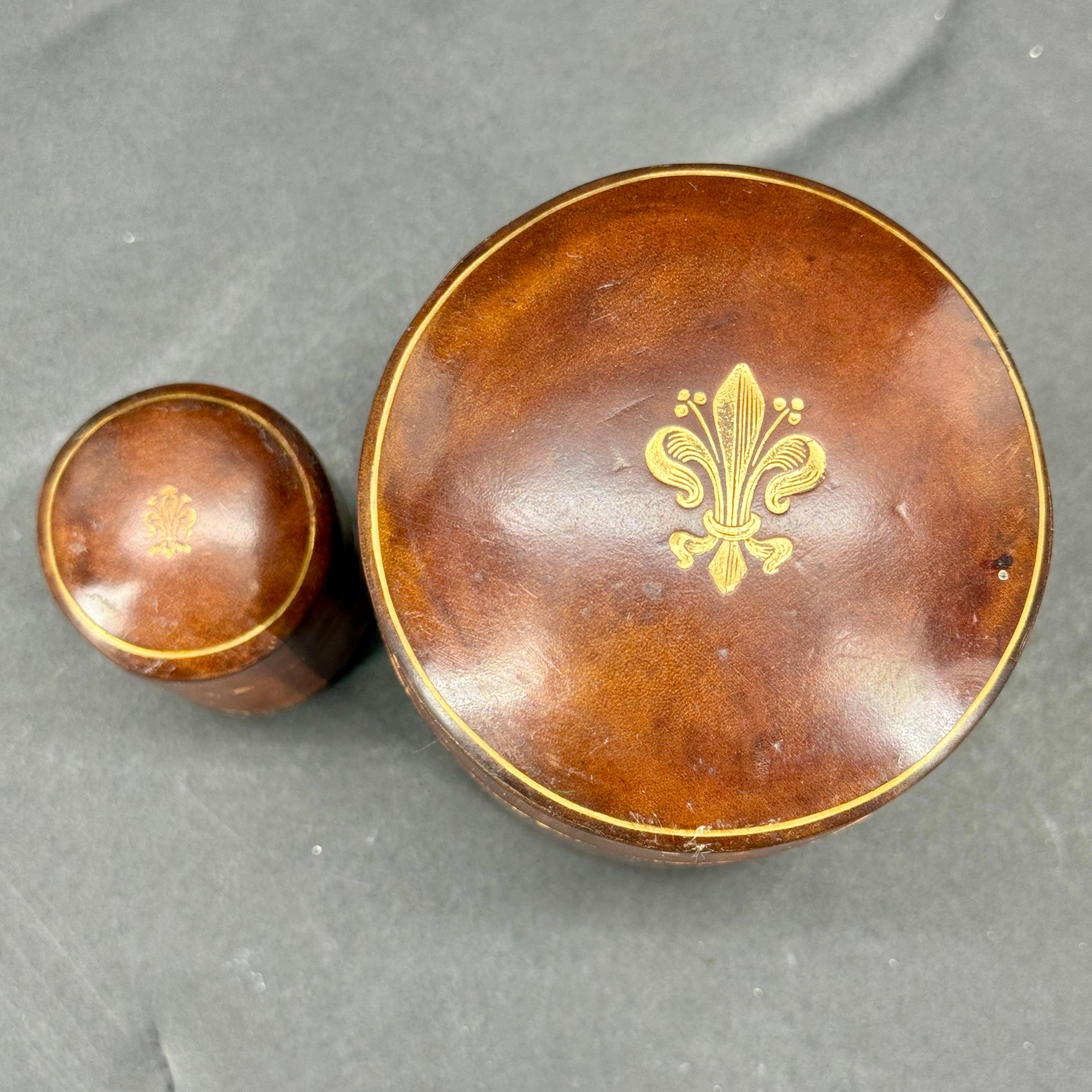 Italian Two Round Florentine Mid Century Leather Boxes with Fleur-de-Lis Decoration For Sale