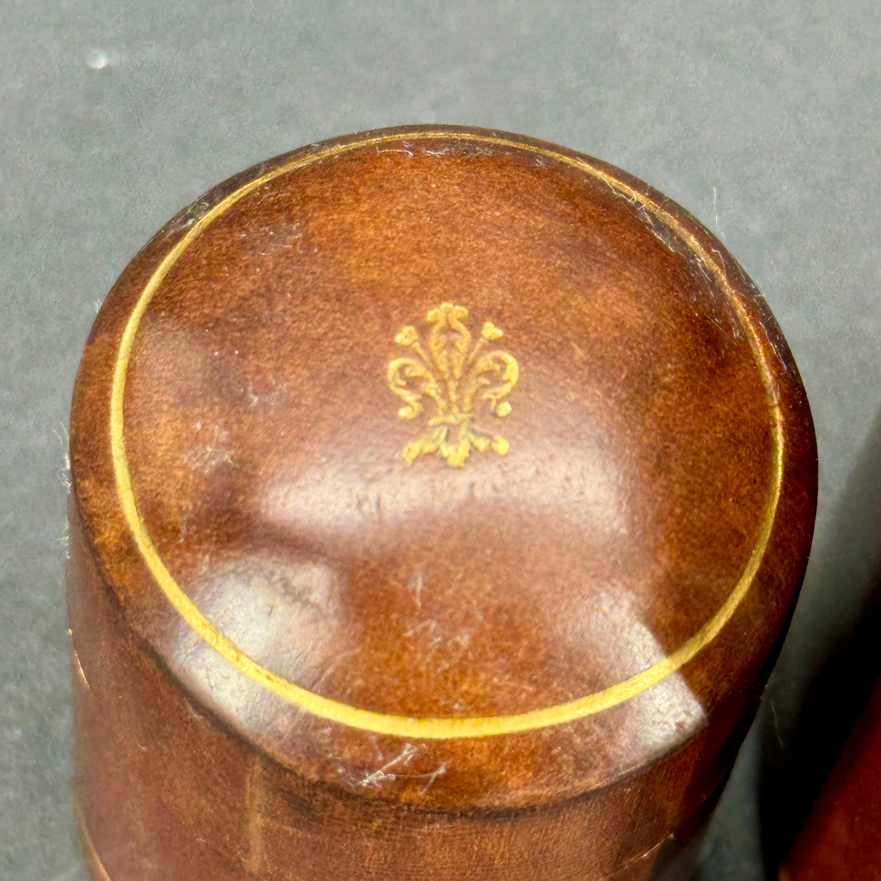 Two Round Florentine Mid Century Leather Boxes with Fleur-de-Lis Decoration In Good Condition For Sale In Haddonfield, NJ