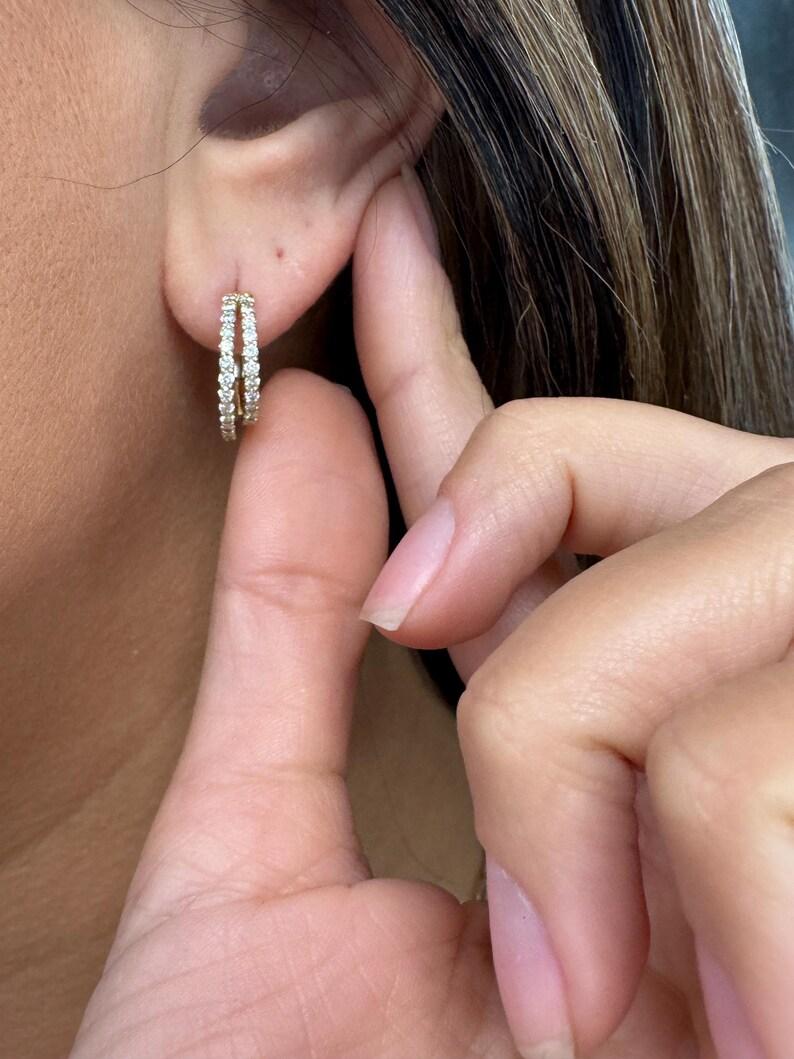 Contemporain Créoles à deux rangées de diamants 0,73 carat or jaune 14 carats 4,73 grammes en vente