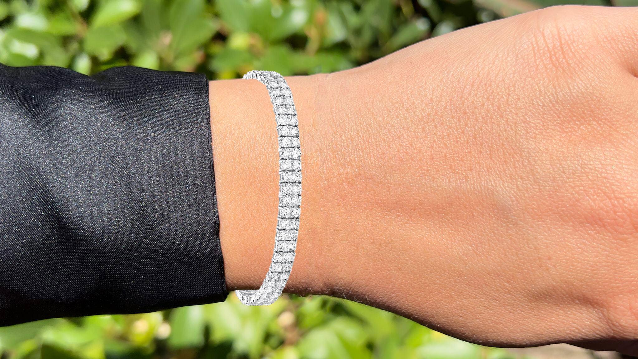 Es kommt mit dem Gemmologischen Gutachten von GIA GG/AJP
Alle Edelsteine sind natürlich
110 Diamanten = 11,45 Karat
Metall: 18K Weißgold
Länge: 7 Zoll