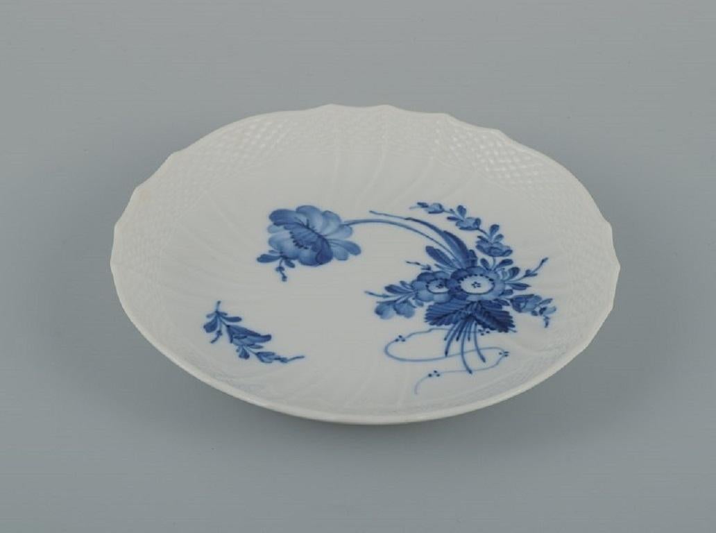 Danois Deux courbes de fleurs bleues de Royal Copenhagen, un bol et un plat. en vente