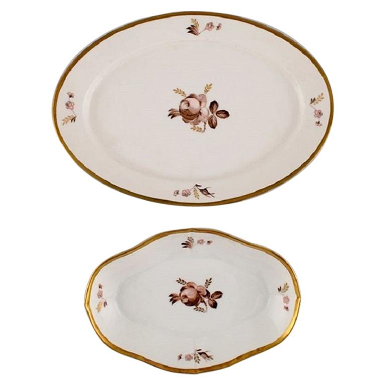 Deux plats de service Royal Copenhagen bruns et roses, années 1960