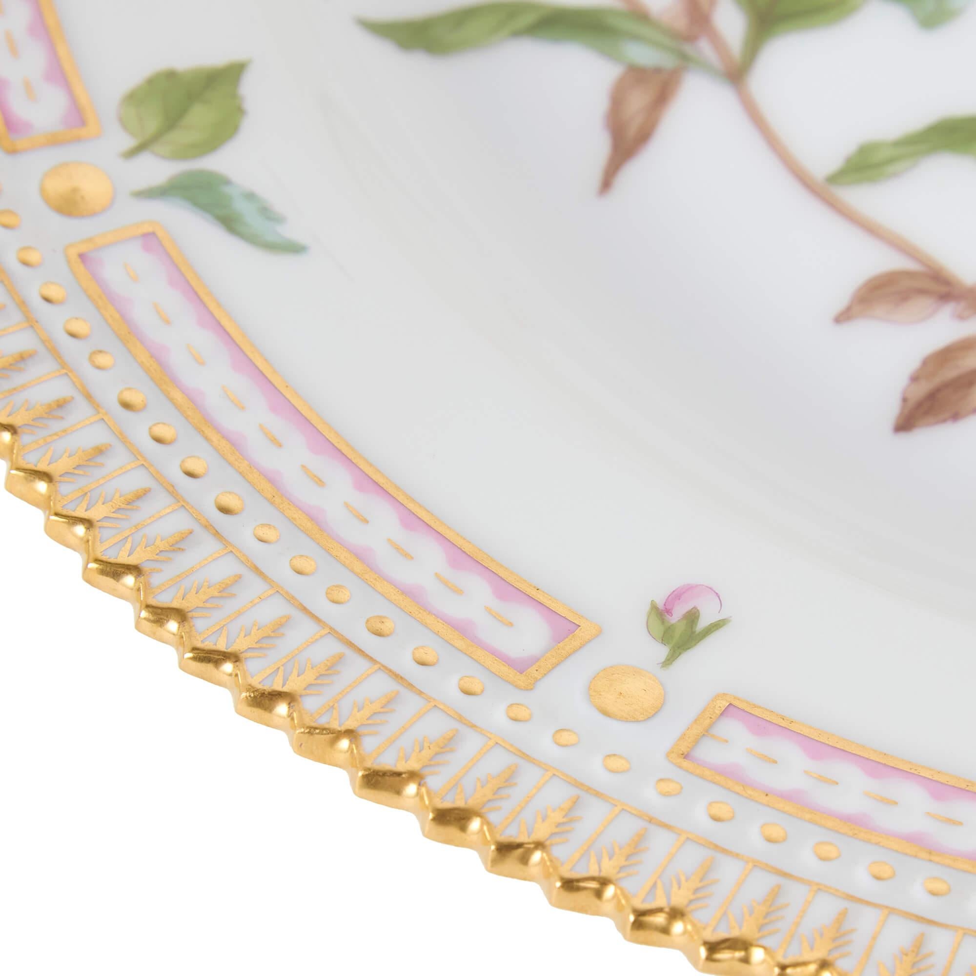 Due piatti da portata Royal Copenhagen in porcellana danese Flora Danica In condizioni buone in vendita a London, GB