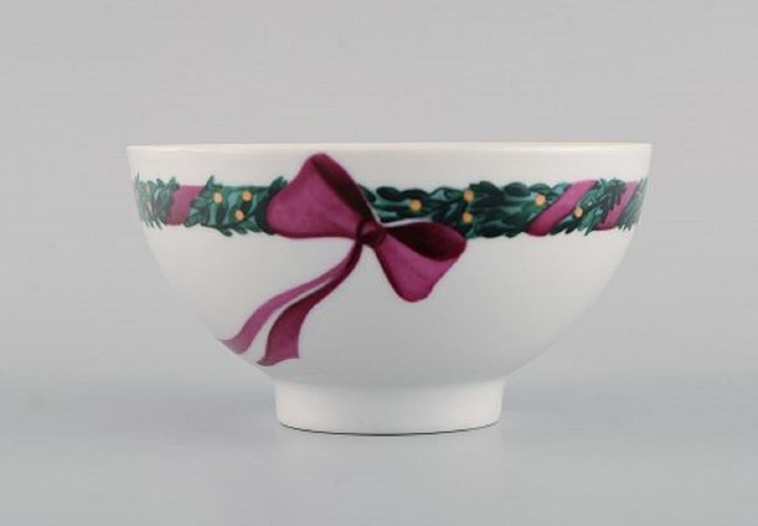 Two Royal Copenhagen jingle bells bowls decorated with spruce and ribbon.
Measures: 12 x 6.5 cm.
In excellent condition.
Stamped.
1st factory quality.
