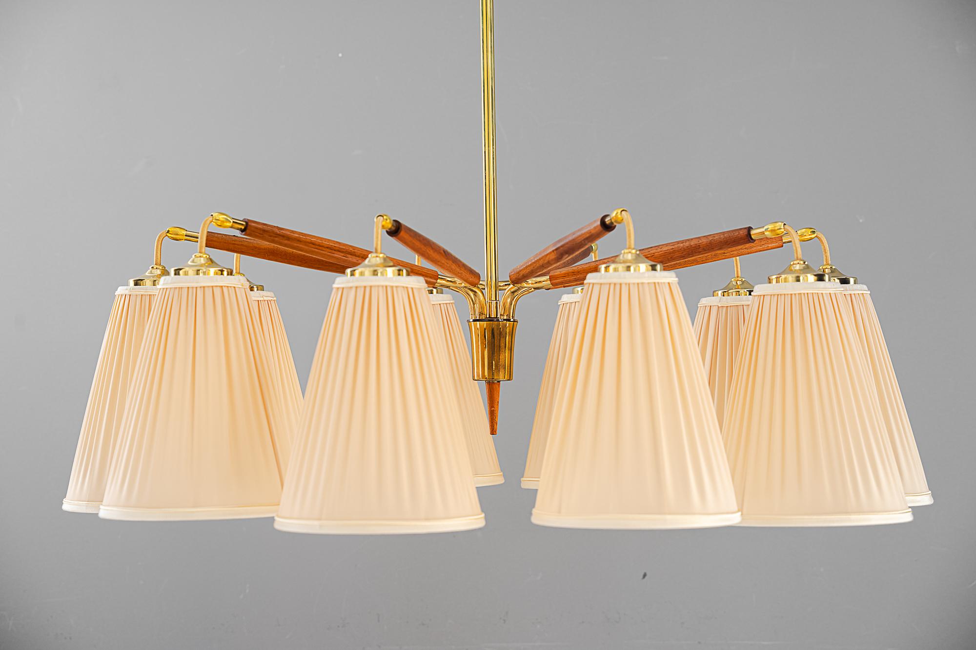Two Rupert nikoll 10 Arm chandeliers vienna around 1950s
Brass and wood
The shades are replaced ( new )
Price per piece