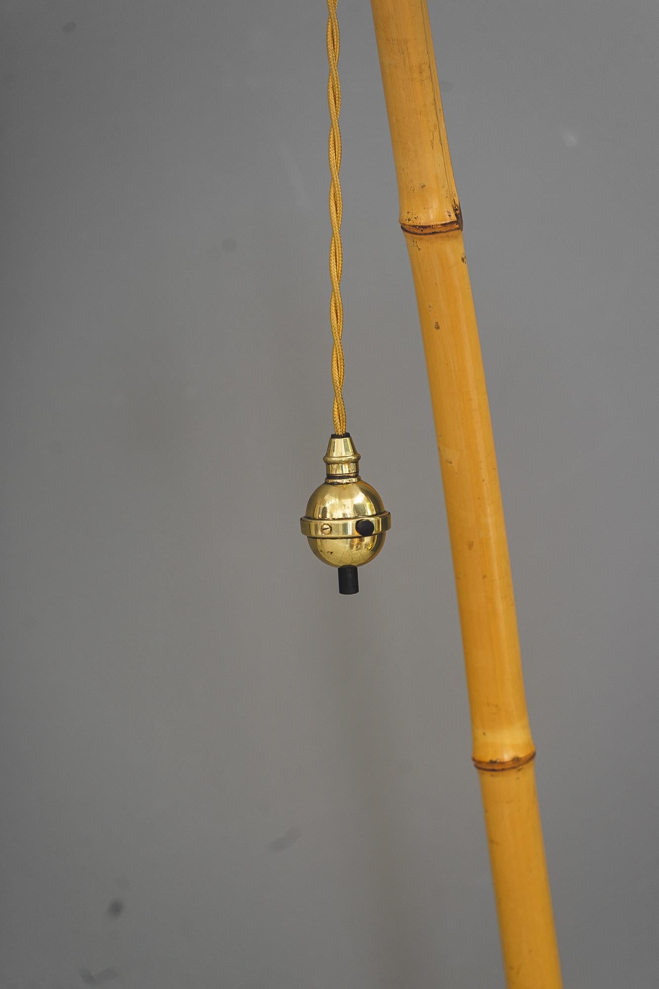 Zwei Rupert Nikoll Stehlampen Wien um 1950er Jahre (Moderne der Mitte des Jahrhunderts) im Angebot