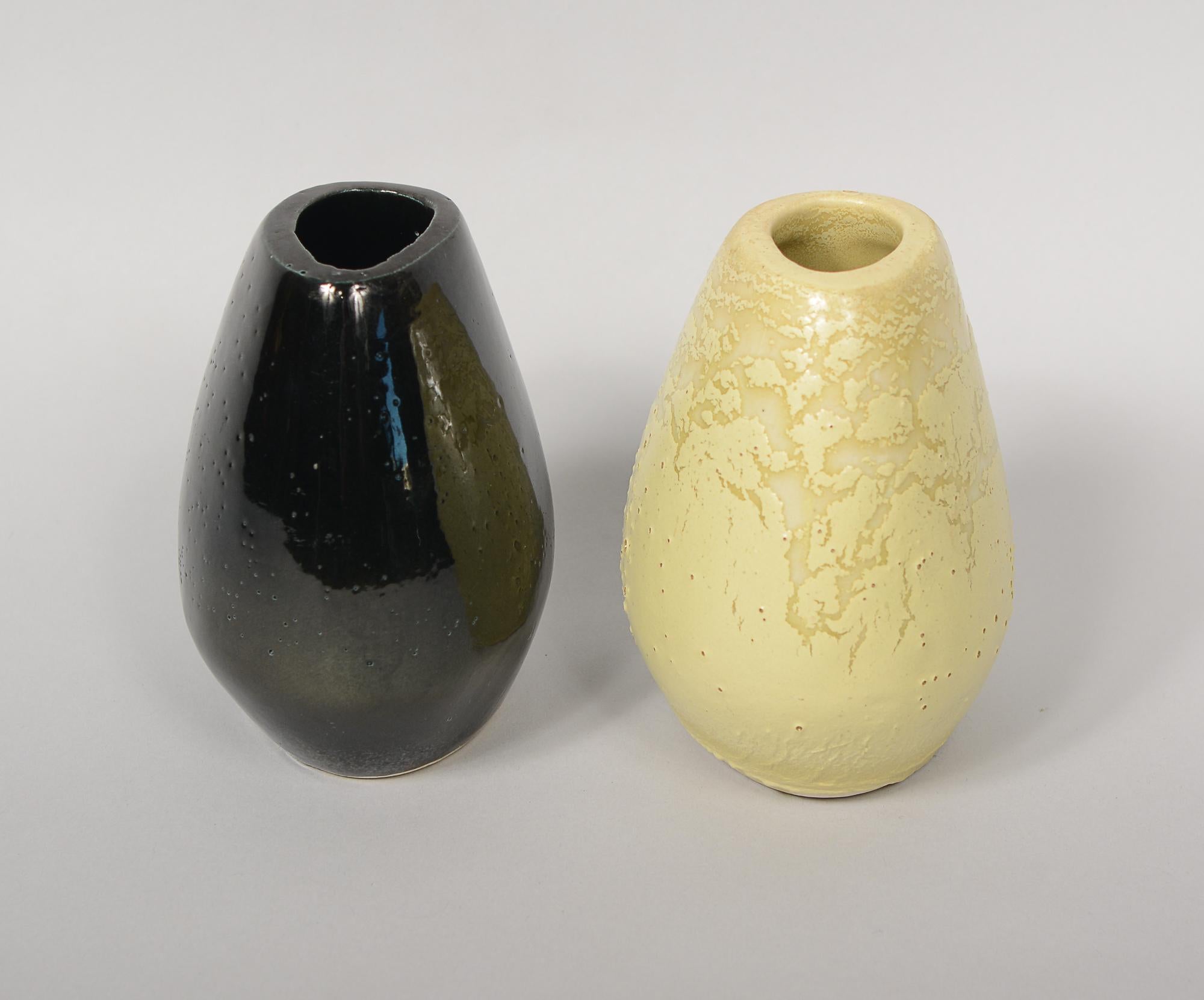 20ième siècle Deux vases d'angle Russel Wright Bauer en vente