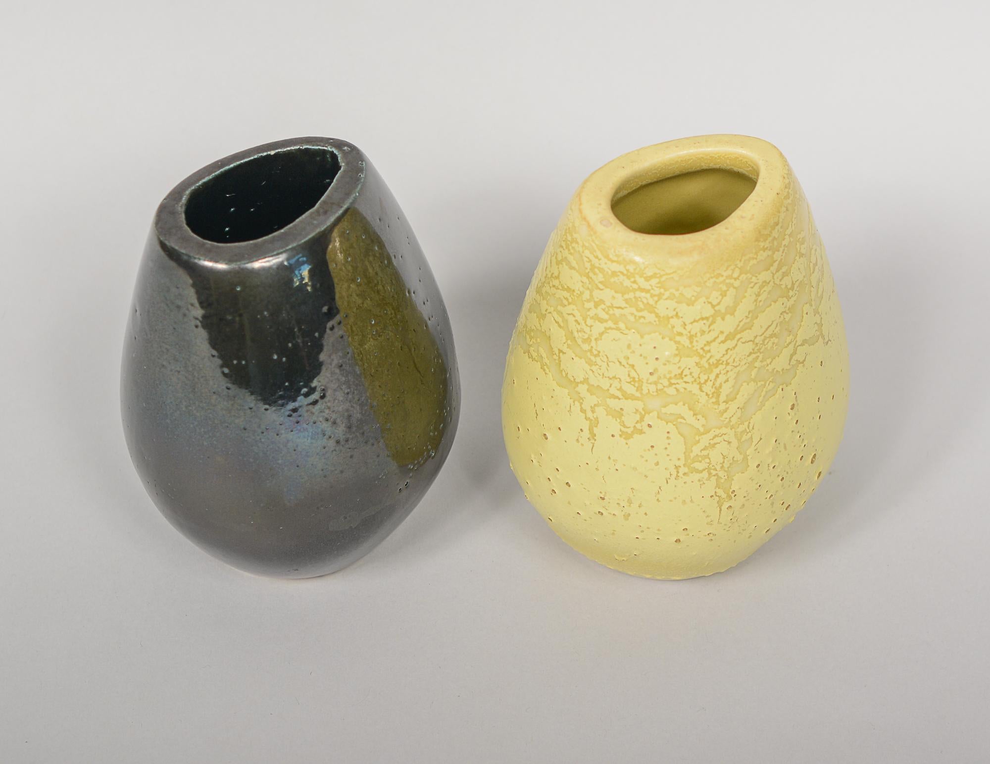 Deux vases d'angle Russel Wright Bauer en vente 2