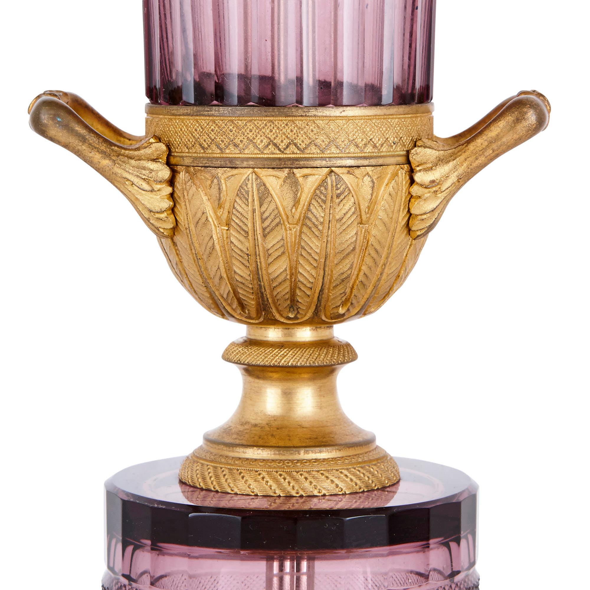 Autrichien Deux lampes autrichiennes en verre taillé violet et bronze doré en vente