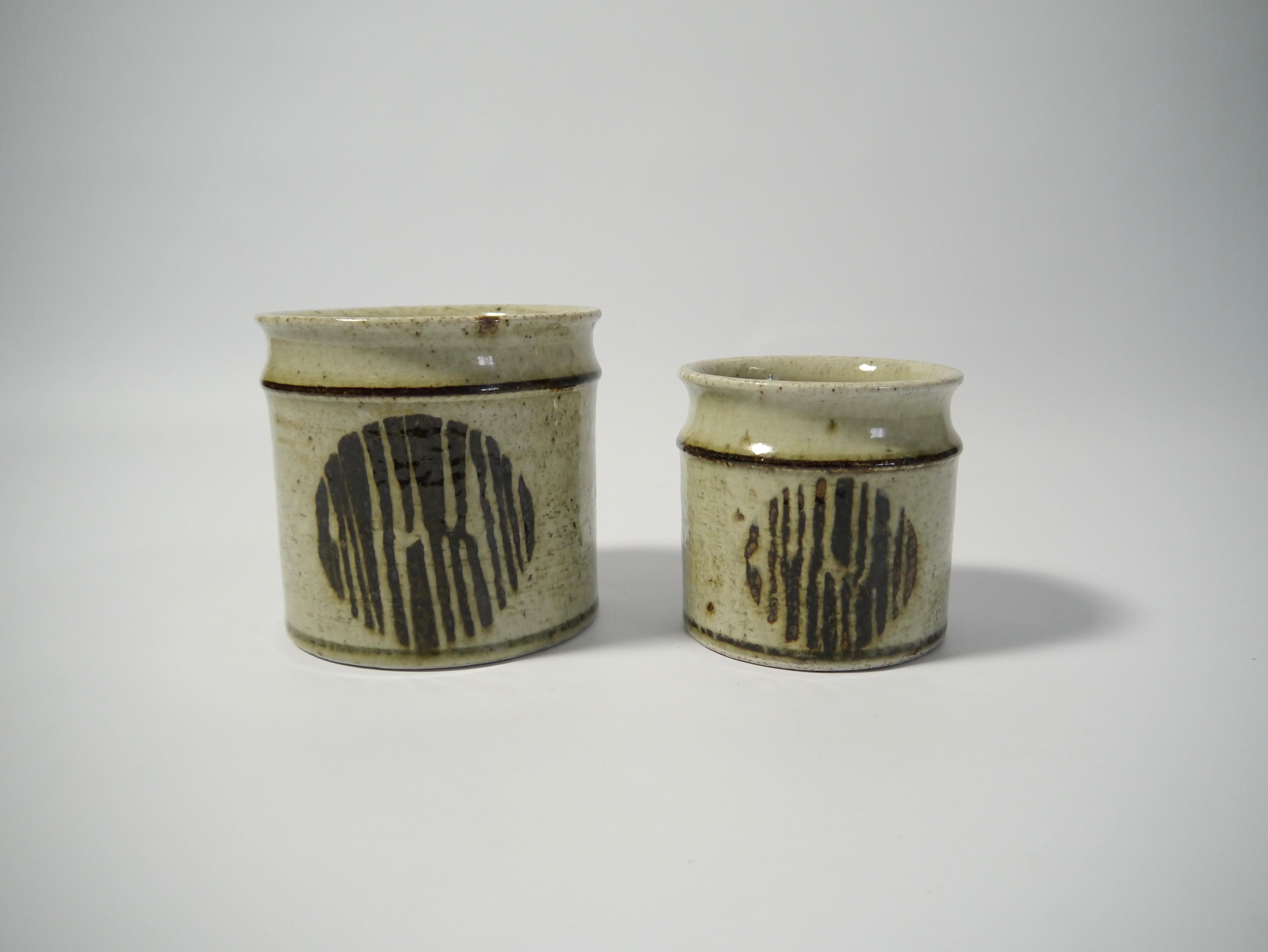 Deux jardinières / pots en céramique tournés à la main par le collectif 