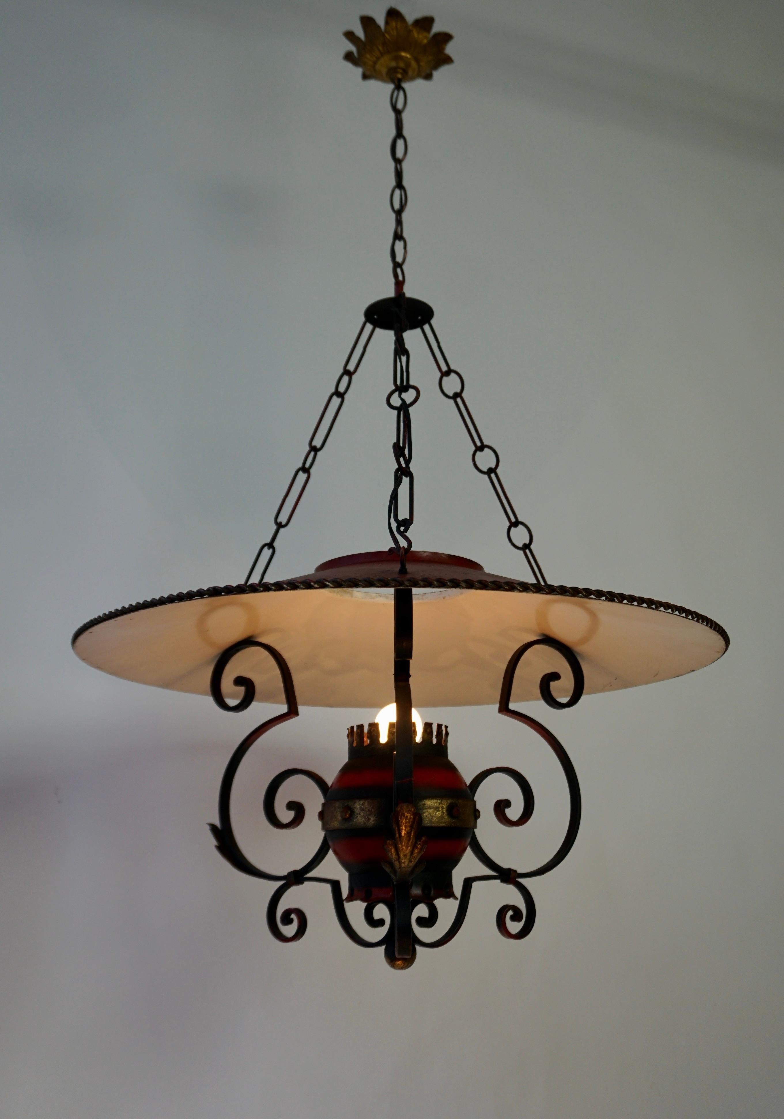 XX secolo Due lampadari rustici in ferro battuto in stile francese in vendita