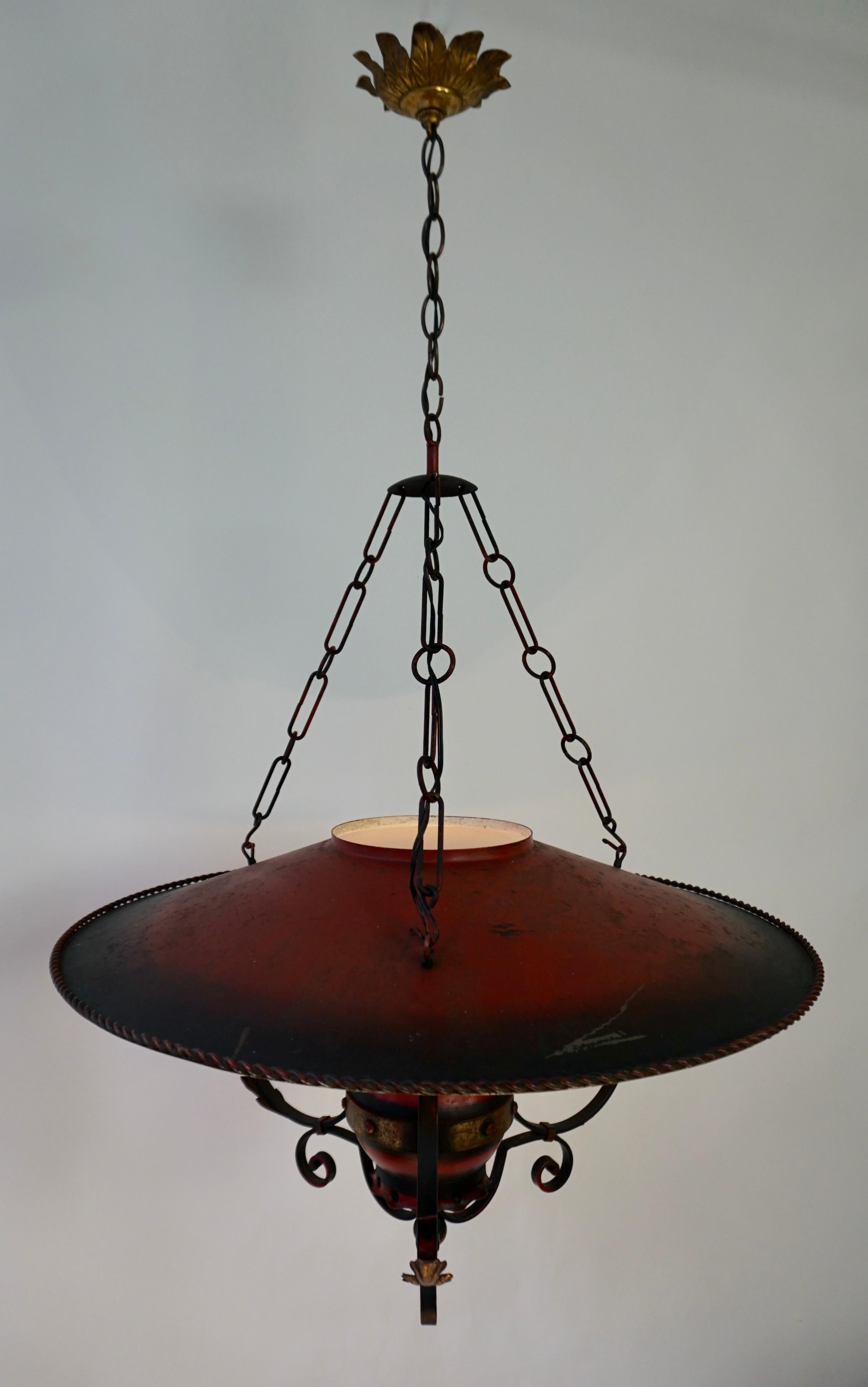 Metallo Due lampadari rustici in ferro battuto in stile francese in vendita