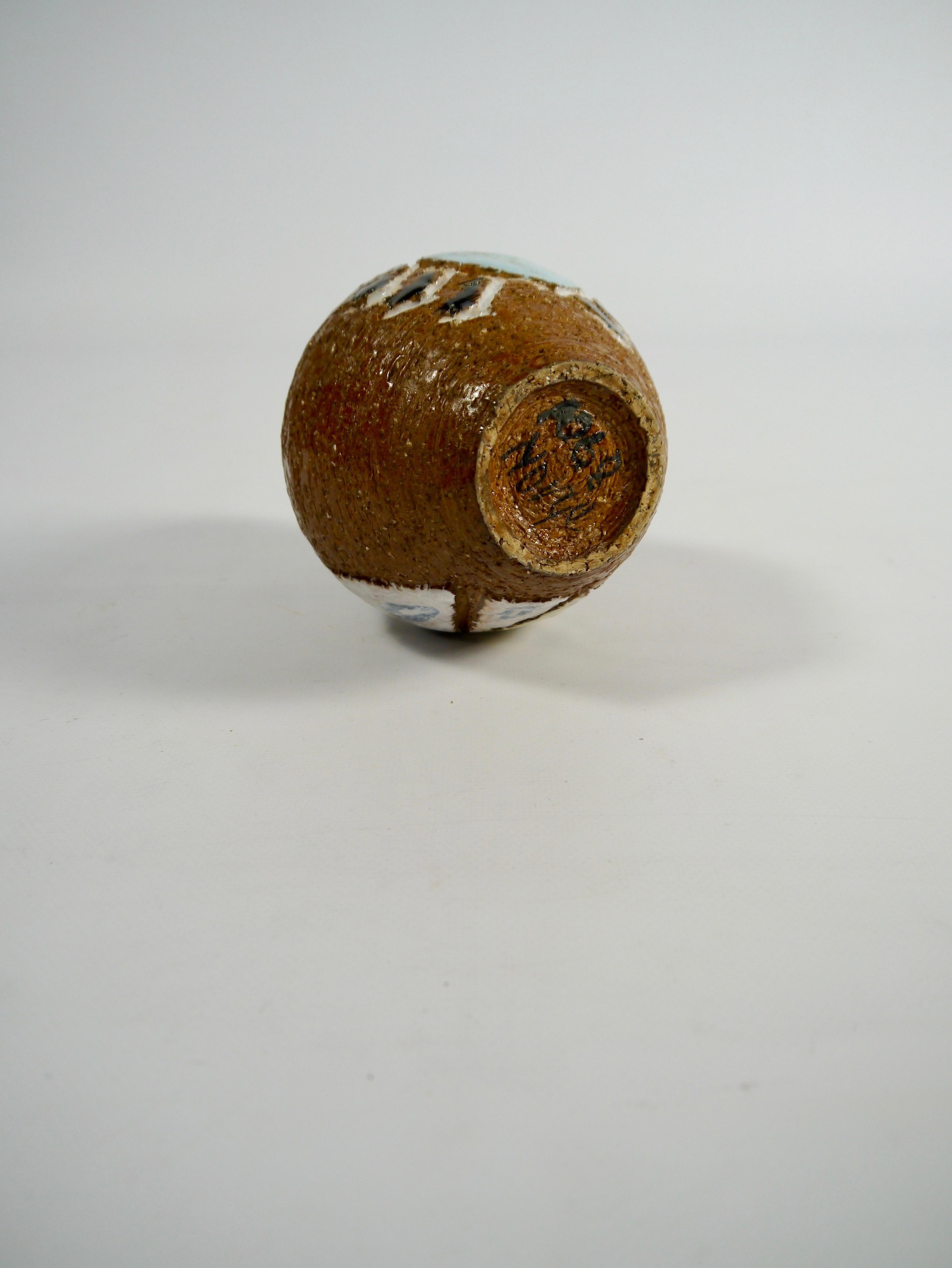Deux vases rustiques en céramique de style indigène, Norvège, années 1960 en vente 1