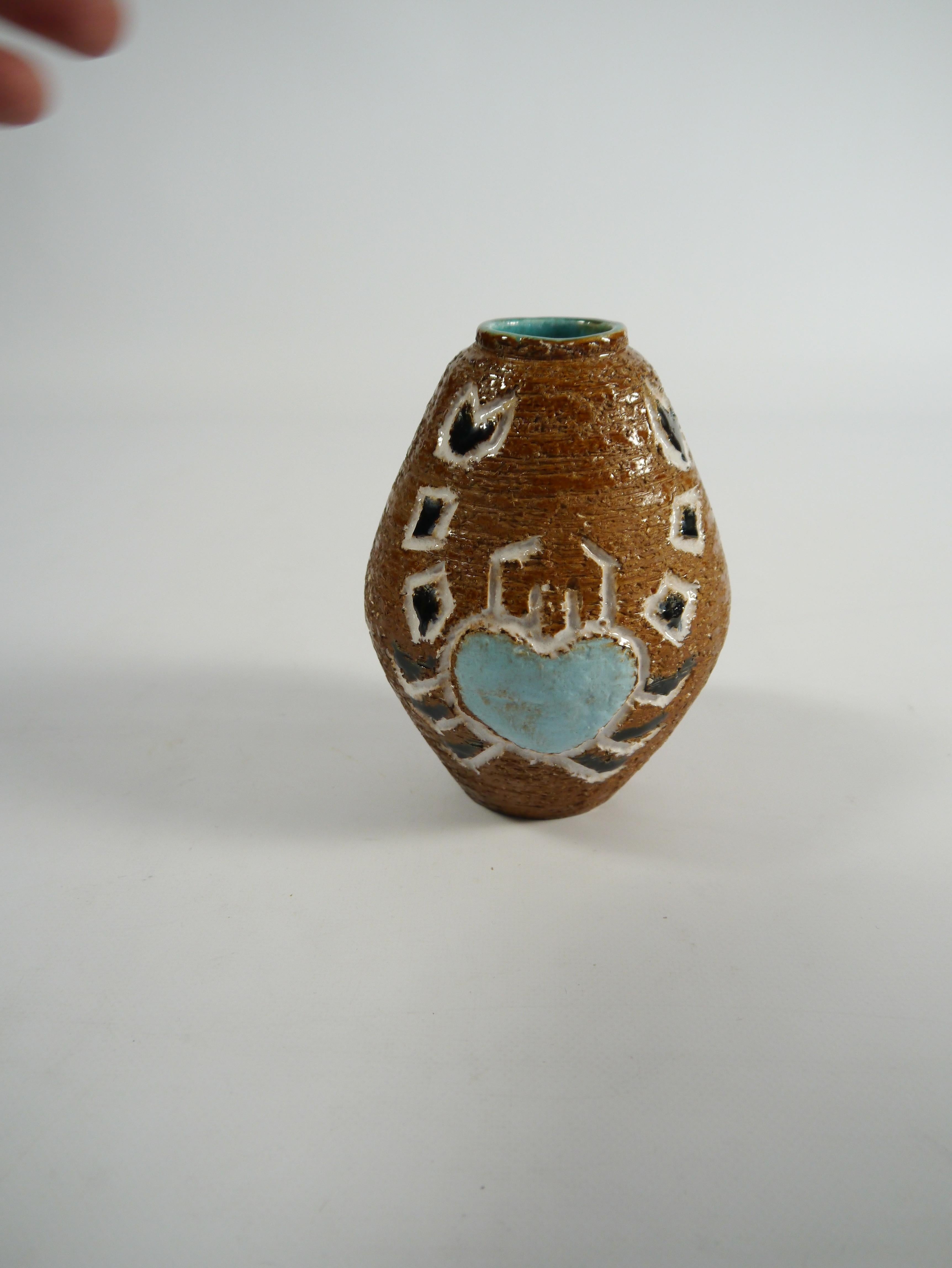 Deux vases rustiques en céramique de style indigène, Norvège, années 1960 en vente 2