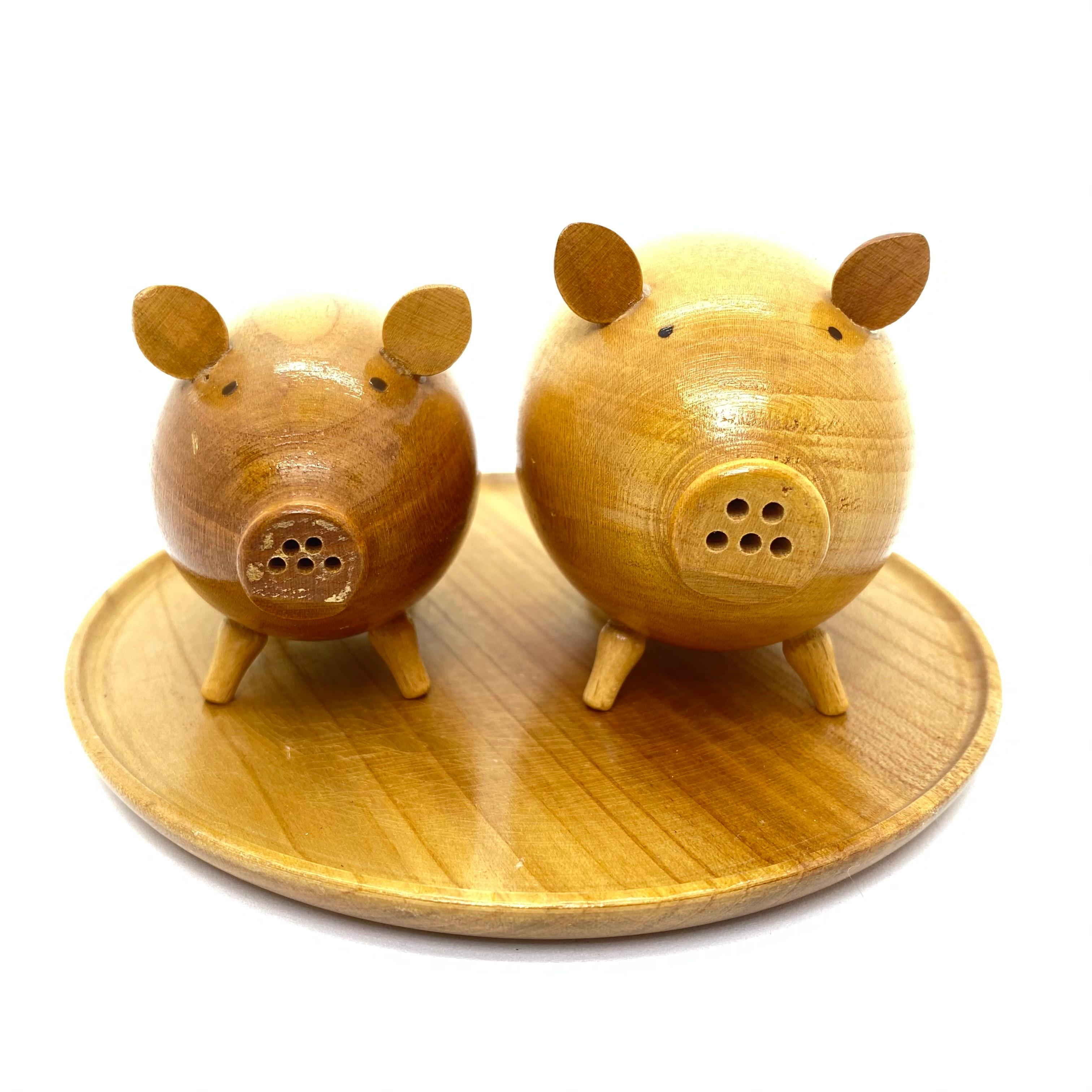 Classic early 1960s Danish design wood salt and pepper shaker set of two in the form of a pig. Nice addition to your table or just for your collection of Design items. Made of wood. Found at an estate sale in Vienna, Austria. The tall one is
