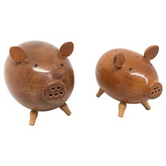 Retro Two Salt & Paper Shaker Pigs Wood Danish Design, 1960s
