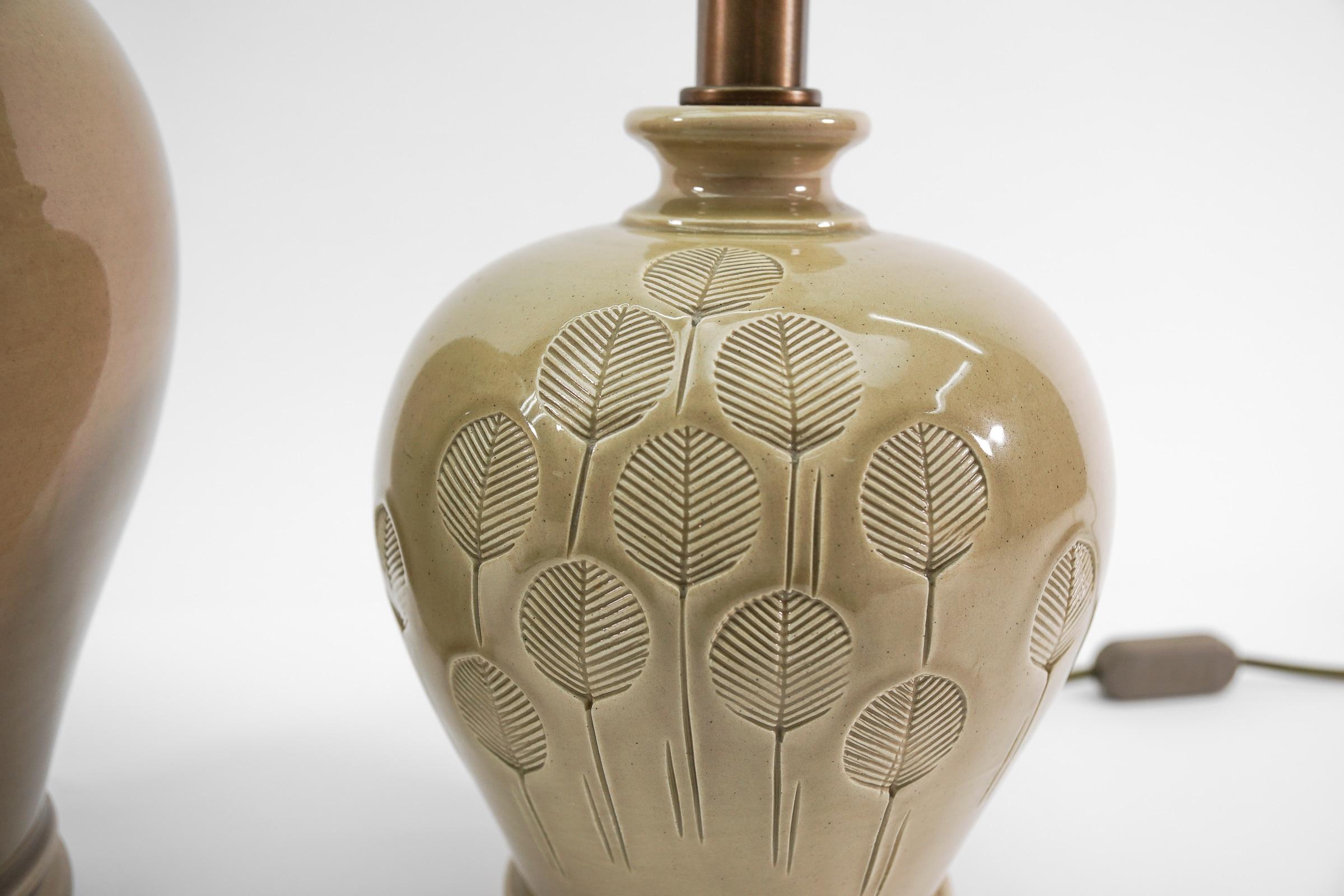 Two Scandinavian Ceramic Table Lamps with Great Leaf Pattern, 1960s For Sale 1