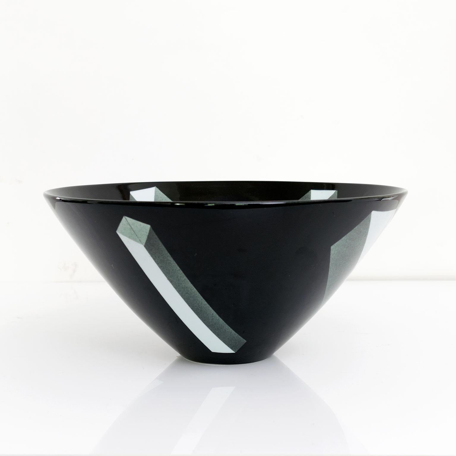 Dos cuencos modernos escandinavos de porcelana 