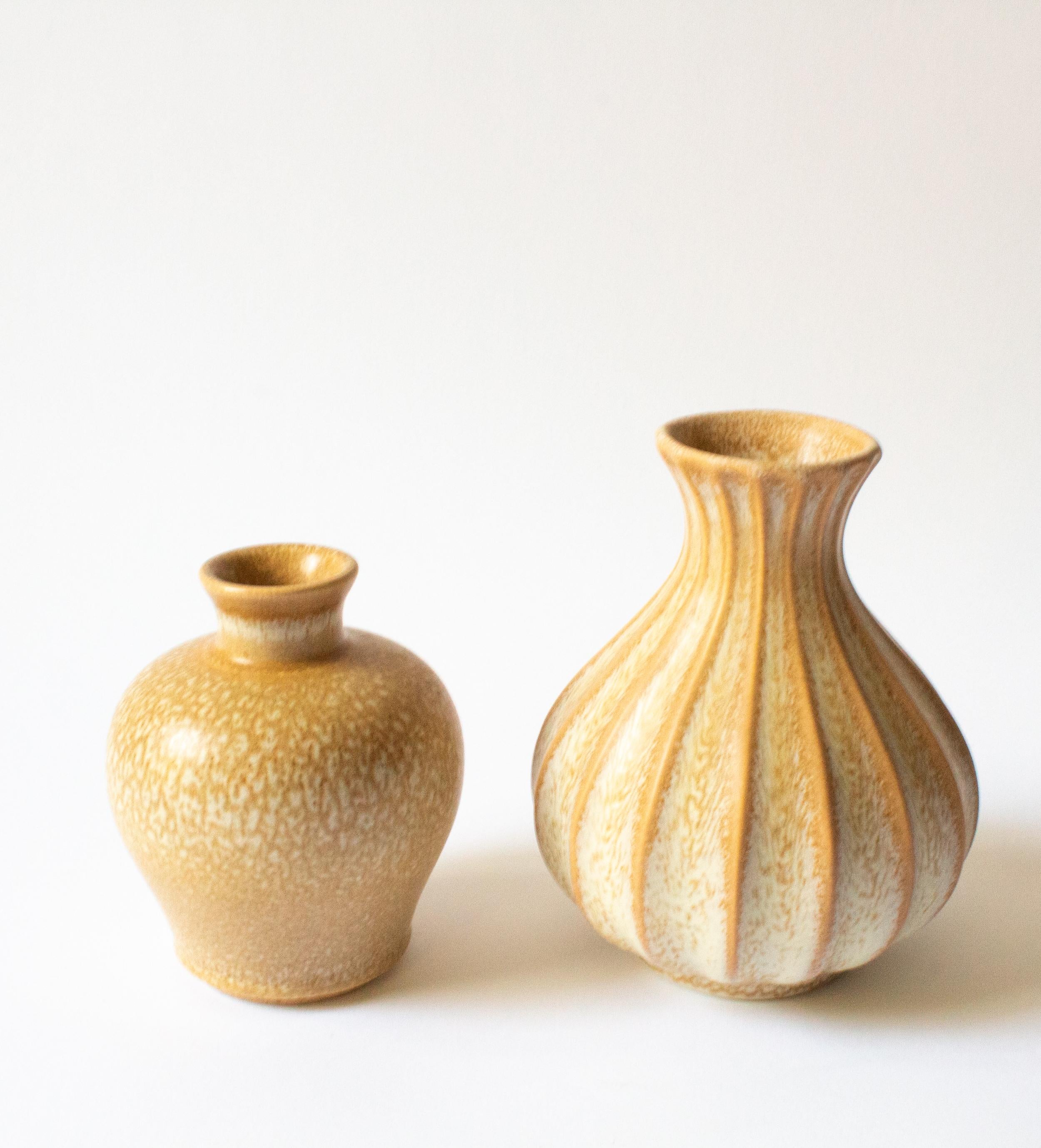 Scandinave moderne Deux vases modernes scandinaves « Topas » d'Ewald Dahlskog pour Bo Fajans en vente