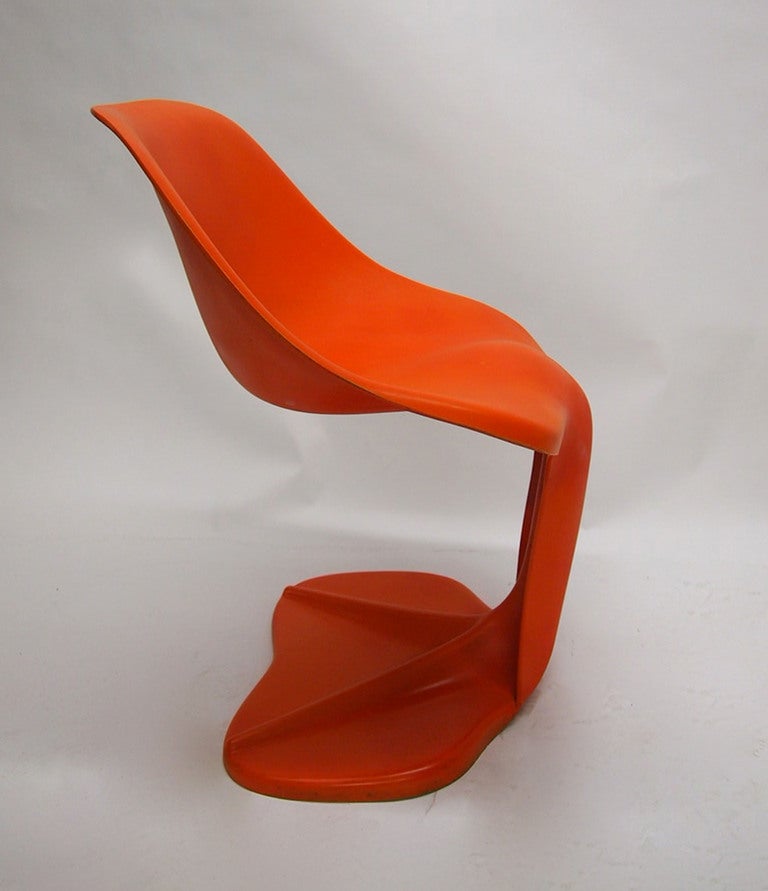Fibre de verre Deux chaises sculpturales en fibre de verre de Jean Dudon, France, 1970 en vente