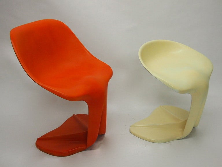 Two Sculptural Fiberglass Chairs by Jean Dudon, France, 1970 For Sale 1