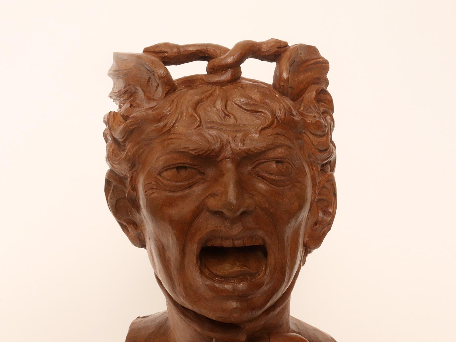 Due sculture raffiguranti la testa di Medusa e la testa di un uomo, Italia 1900. in vendita 11
