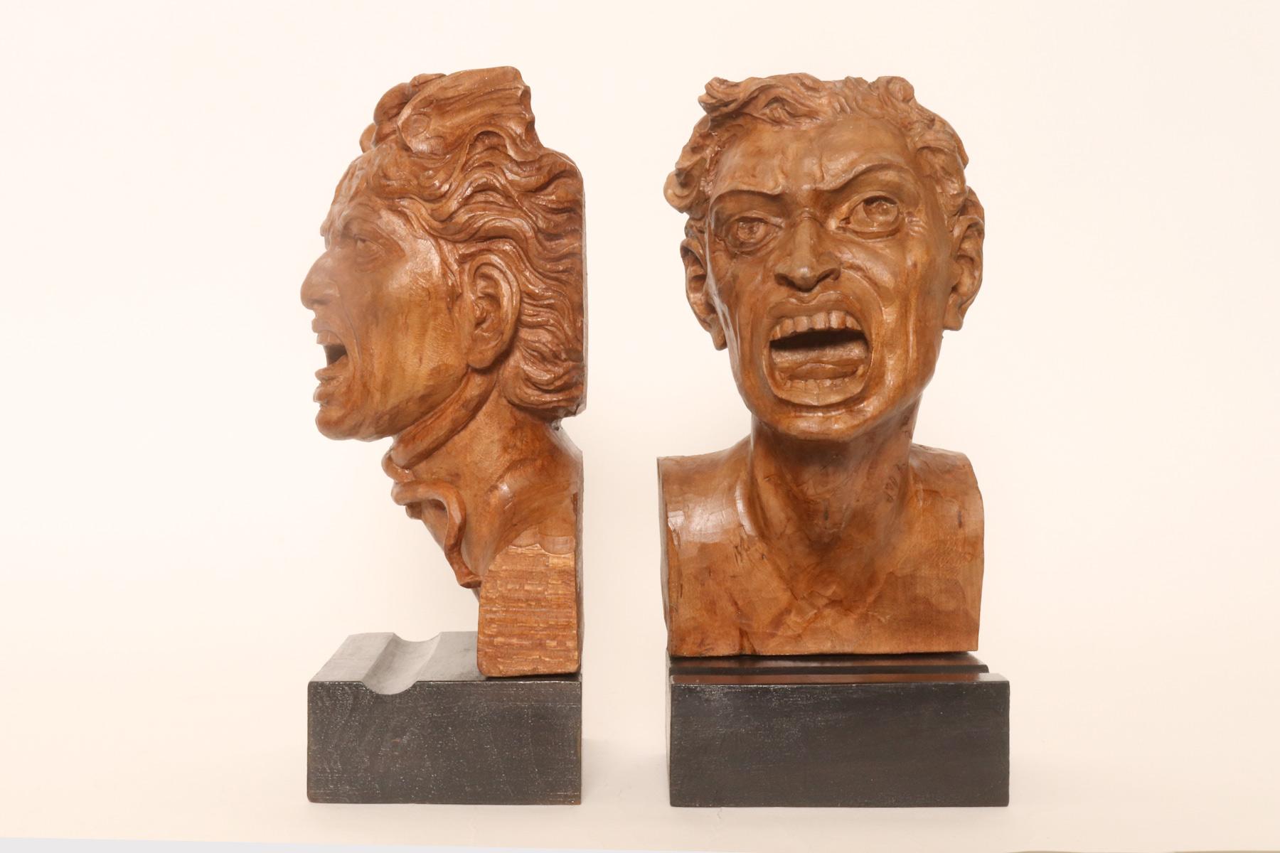 Two sculptures depicting the head of Medusa and the head of a man, Italy 1900. In Good Condition For Sale In Milan, IT