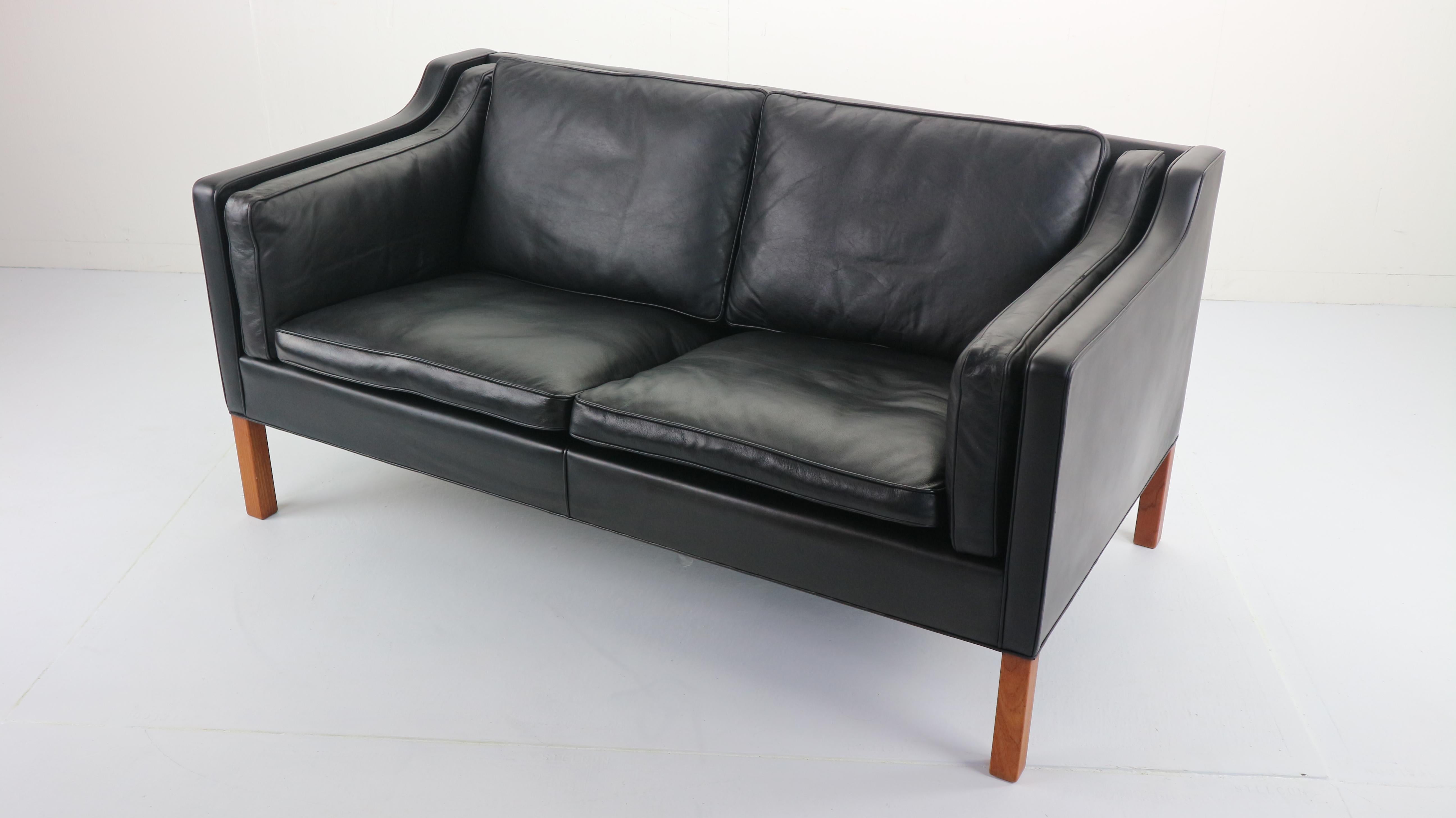 Two-Seat Black Leather Sofa Designed by Børge Mogensen for Fredericia A/S, 1960 In Good Condition In The Hague, NL