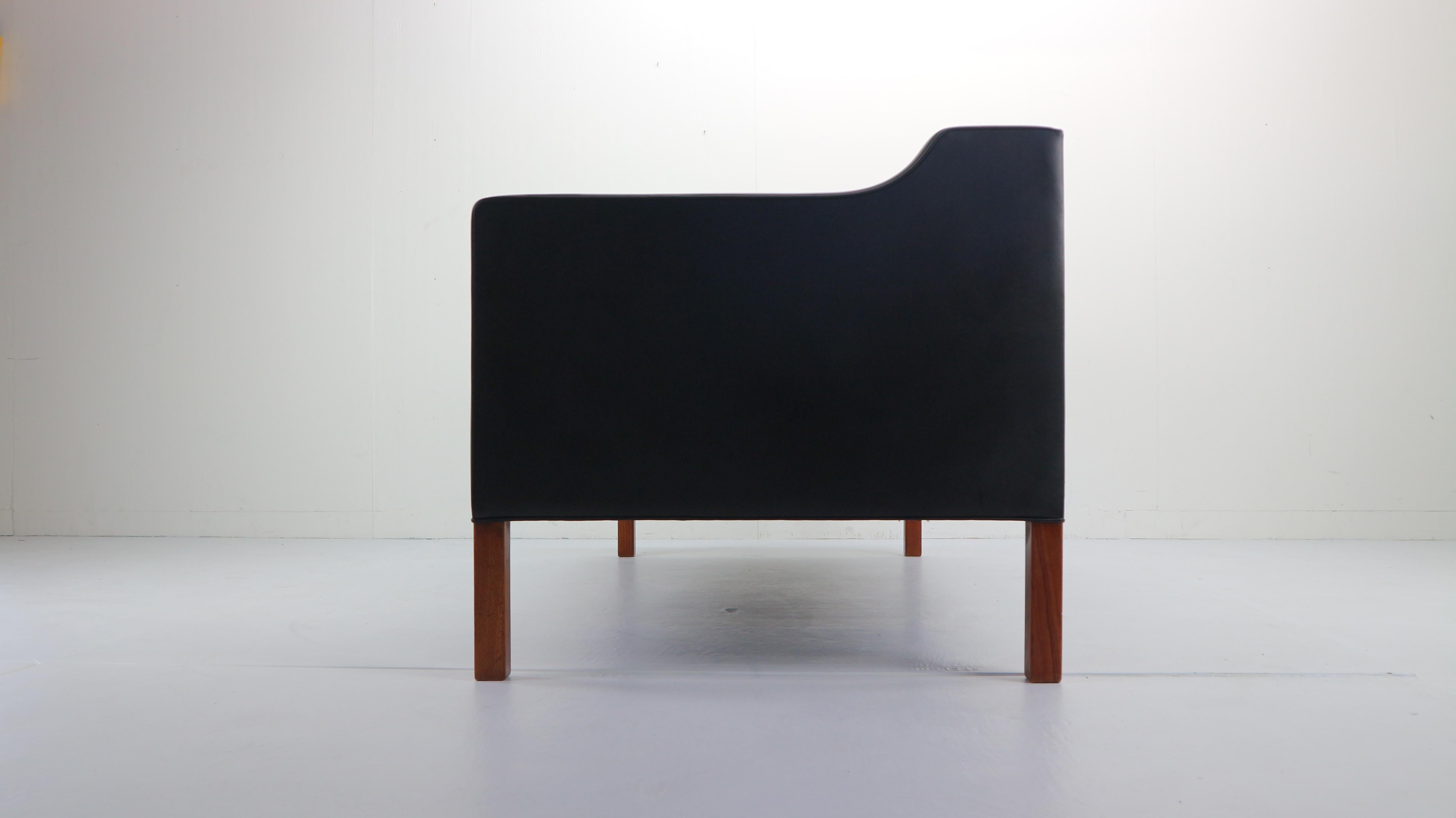 Mid-20th Century Two-Seat Black Leather Sofa Designed by Børge Mogensen for Fredericia A/S, 1960