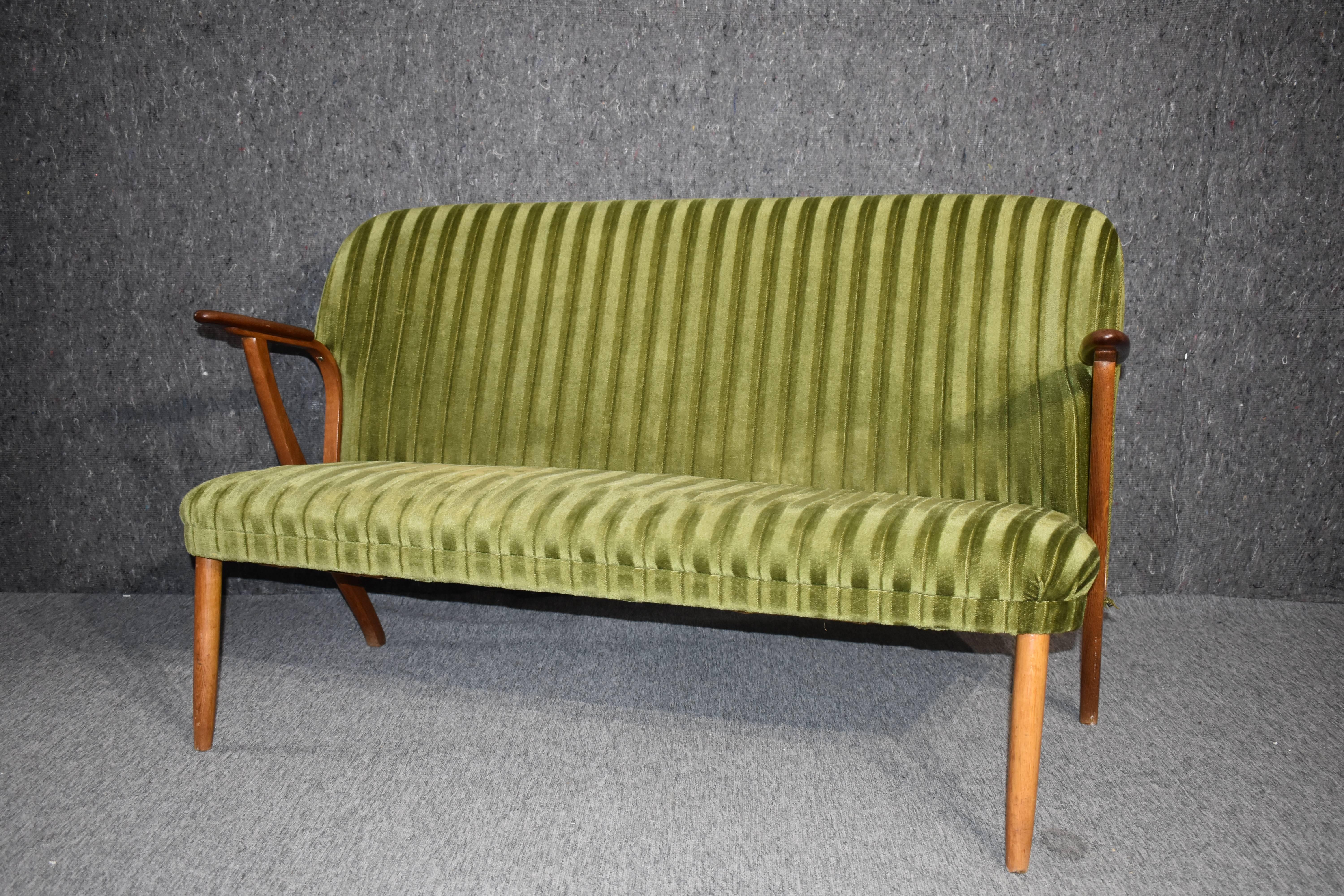 Two-Seat Danish Mid-Century Modern Green Teak Sofa In Good Condition For Sale In Odense, DK