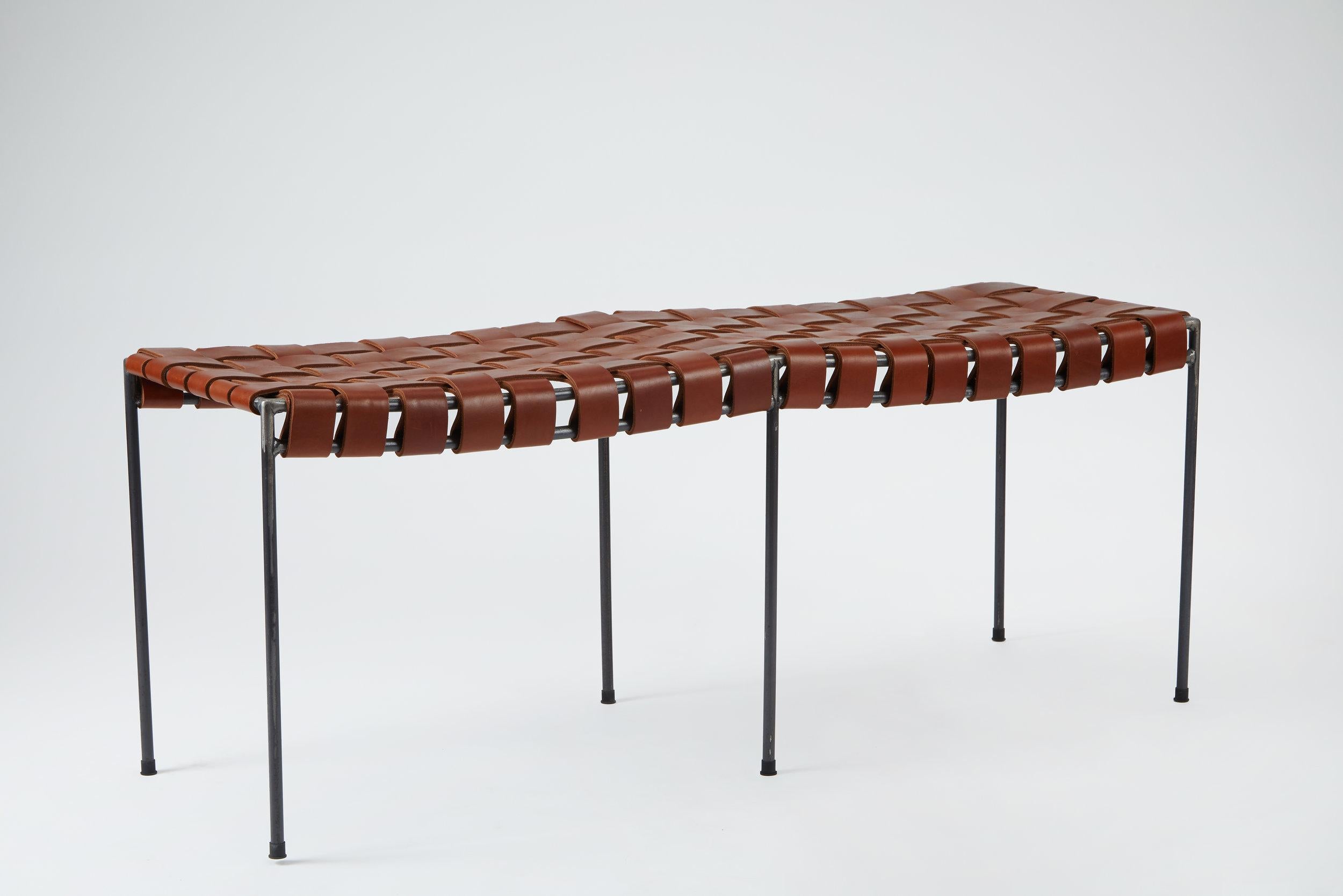 Moderne Banc à deux places en cuir cognac tissé à la main en vente