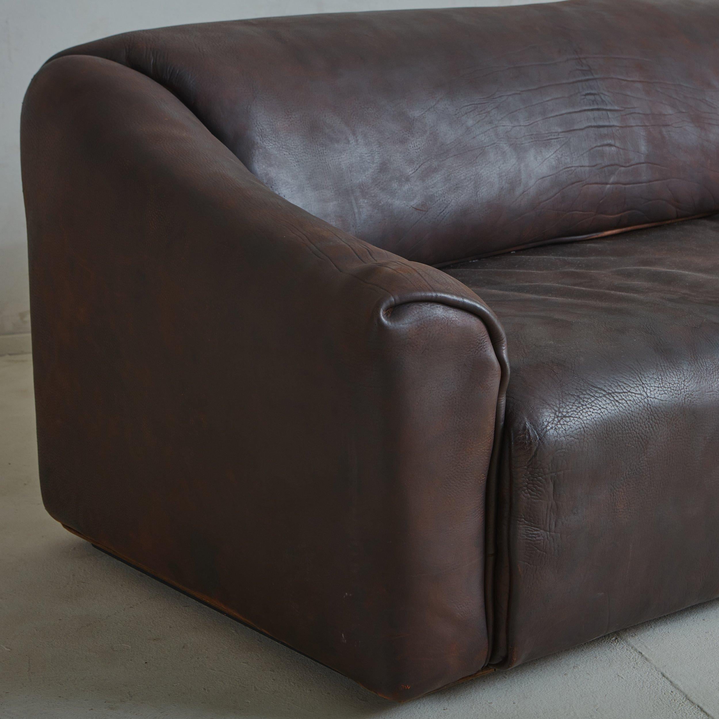 Two-Seat ‘DS-47’ Sofa in Buffalo Leather by De Sede, Switzerland 1970s In Good Condition For Sale In Chicago, IL