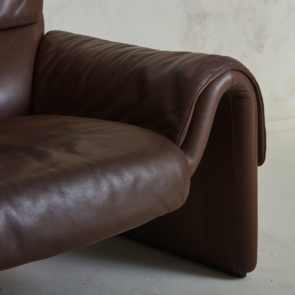 Two-Seat Leather Ds-2011 Sofa by De Sede, Switzerland 1980s In Good Condition In Chicago, IL