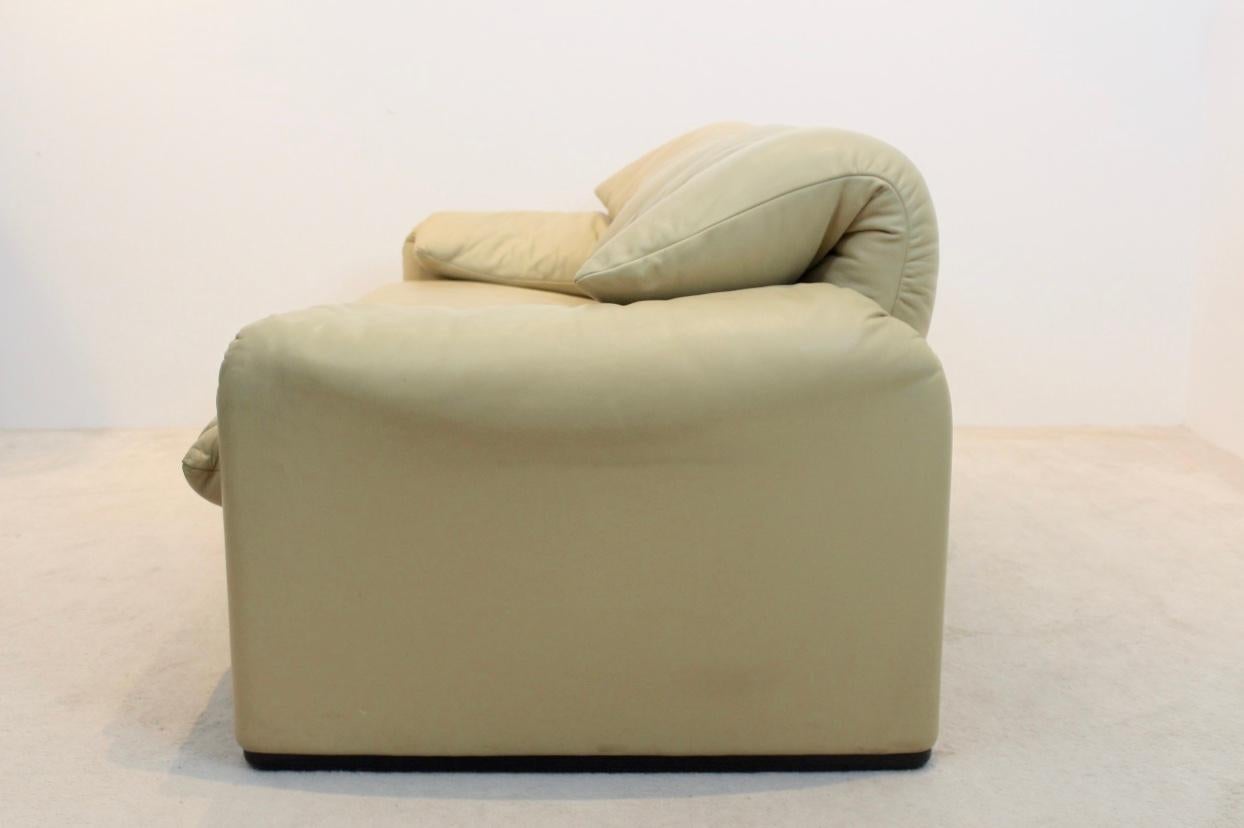 Zweisitzer-Sofa aus Maralunga-Leder von Vico Magistretti für Cassina 7