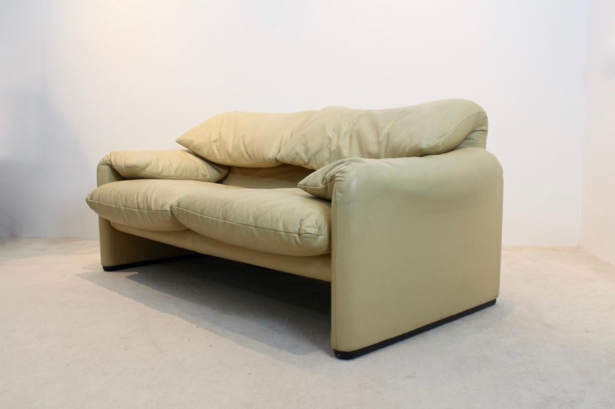Zweisitzer-Sofa aus Maralunga-Leder von Vico Magistretti für Cassina (Italienisch)