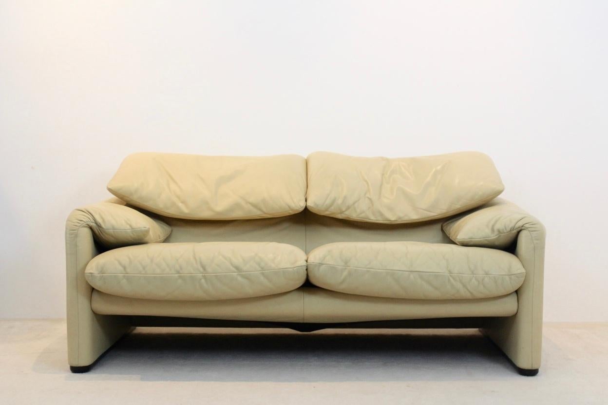 Two-Seat Maralunga Leather Sofa by Vico Magistretti for Cassina In Good Condition In Voorburg, NL