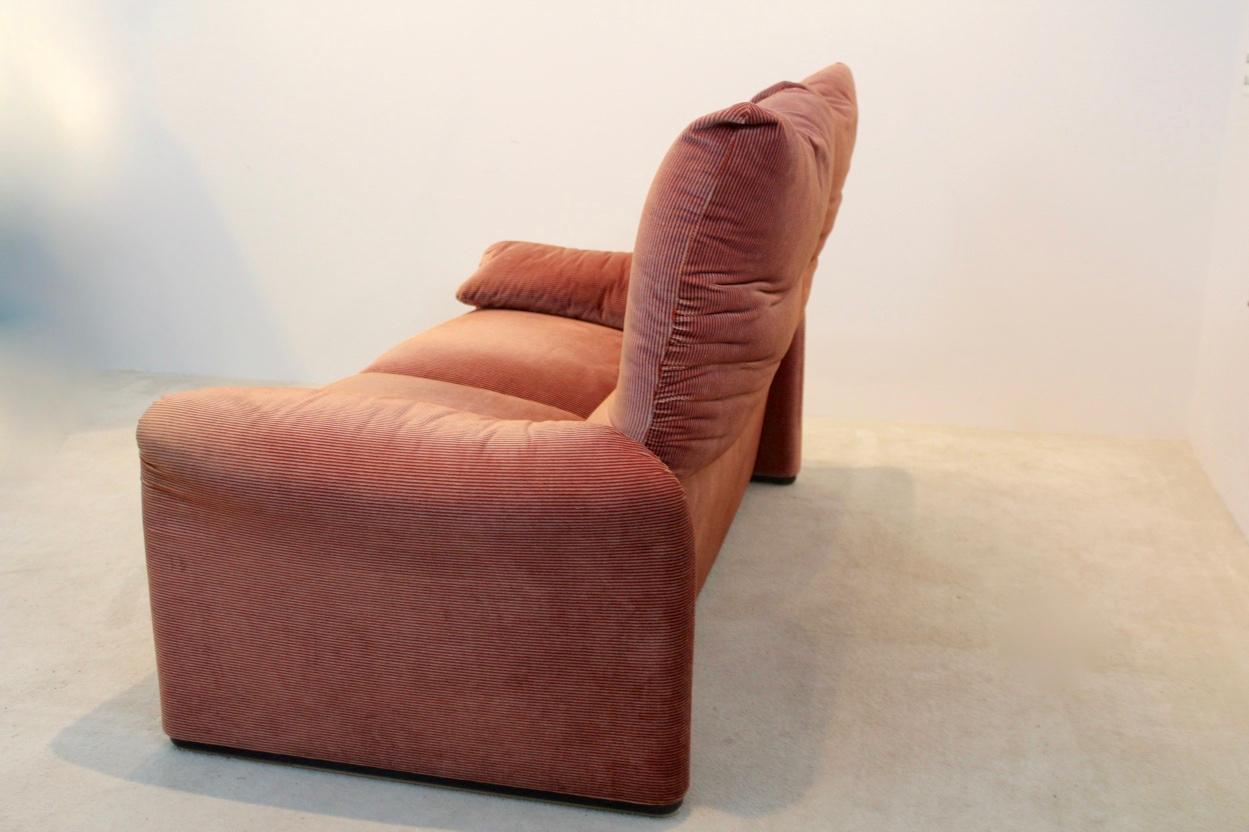 Zweisitziges Maralunga-Sofa von Vico Magistretti für Cassina, Italien, 1973 (Moderne der Mitte des Jahrhunderts)