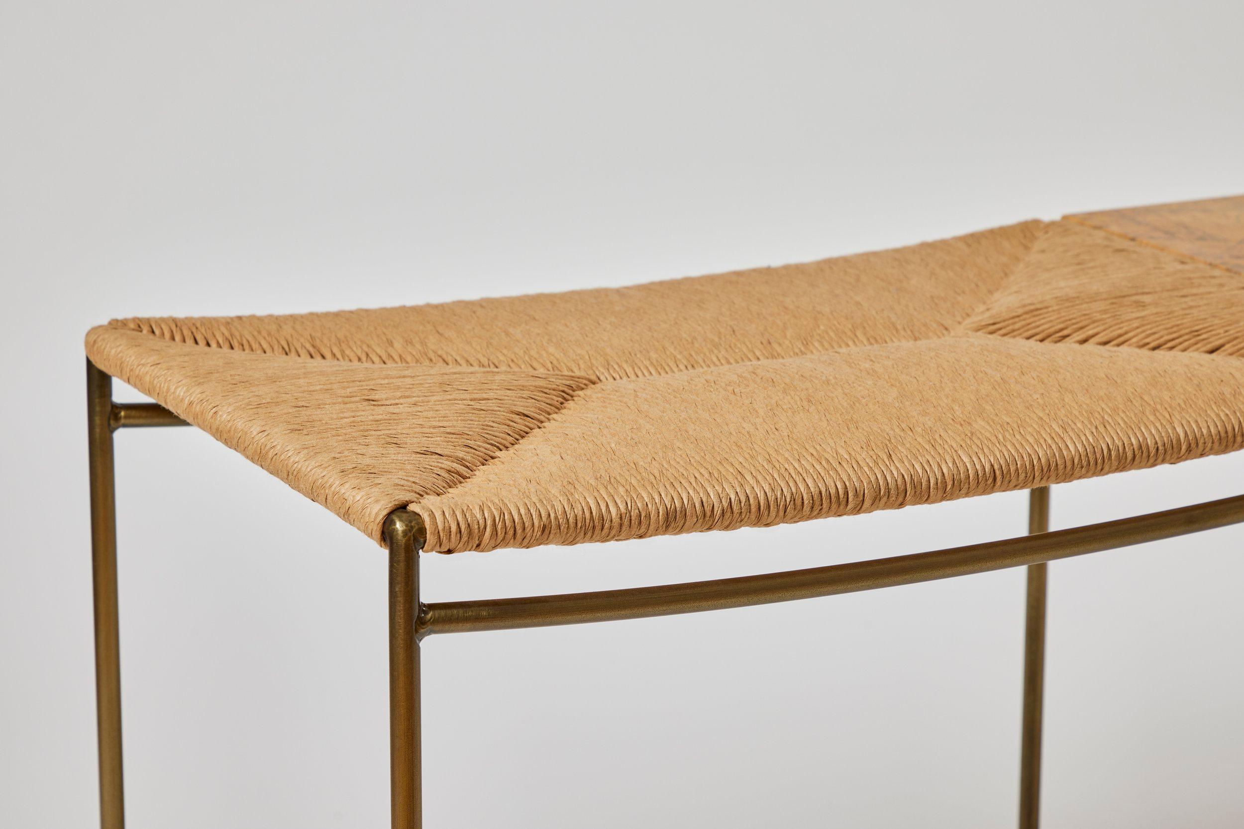 Américain Banc à deux places tissé à la main en jonc avec table en marbre en vente