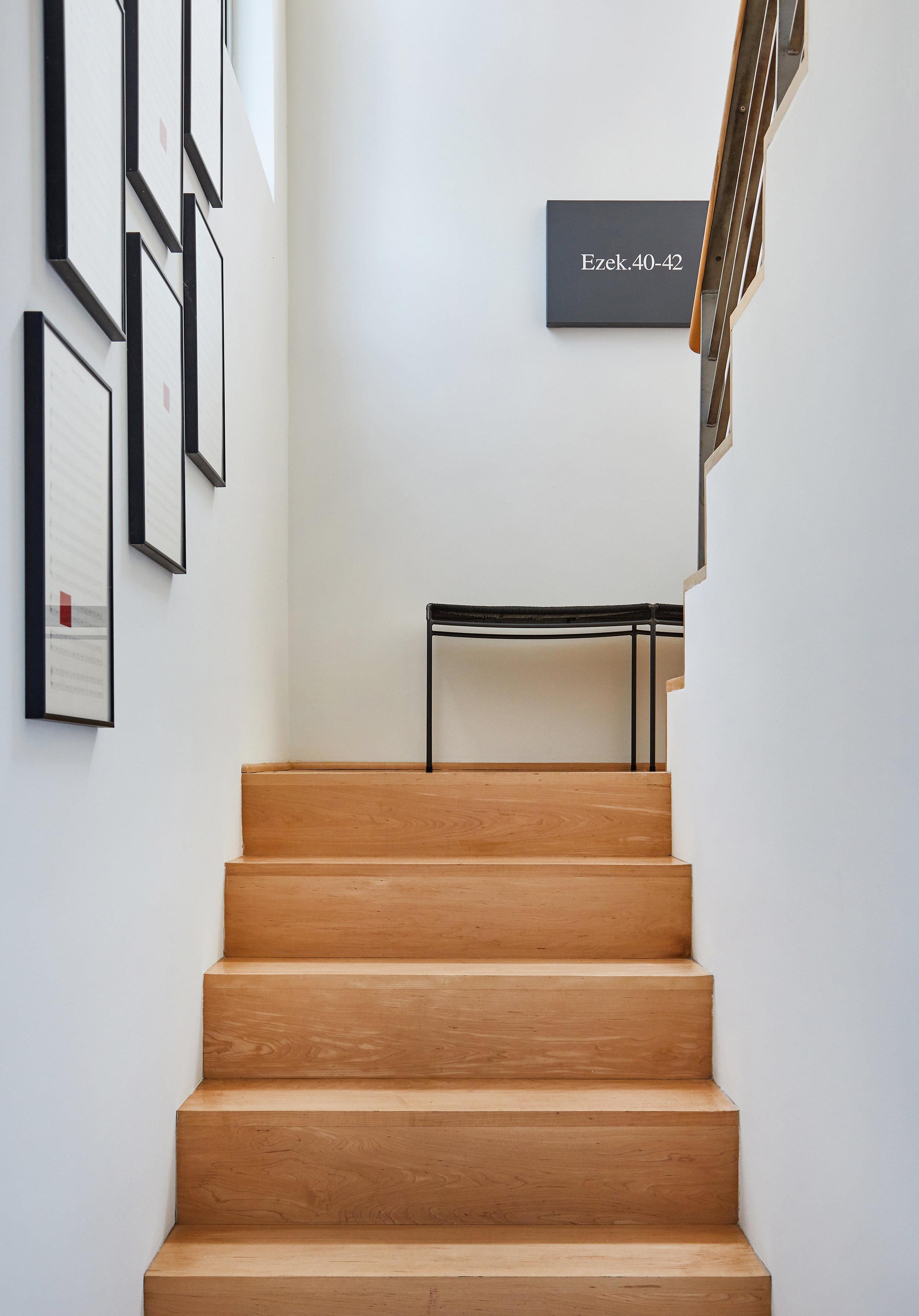 XXIe siècle et contemporain Banc deux places en cuir noir solide à une seule traverse en vente