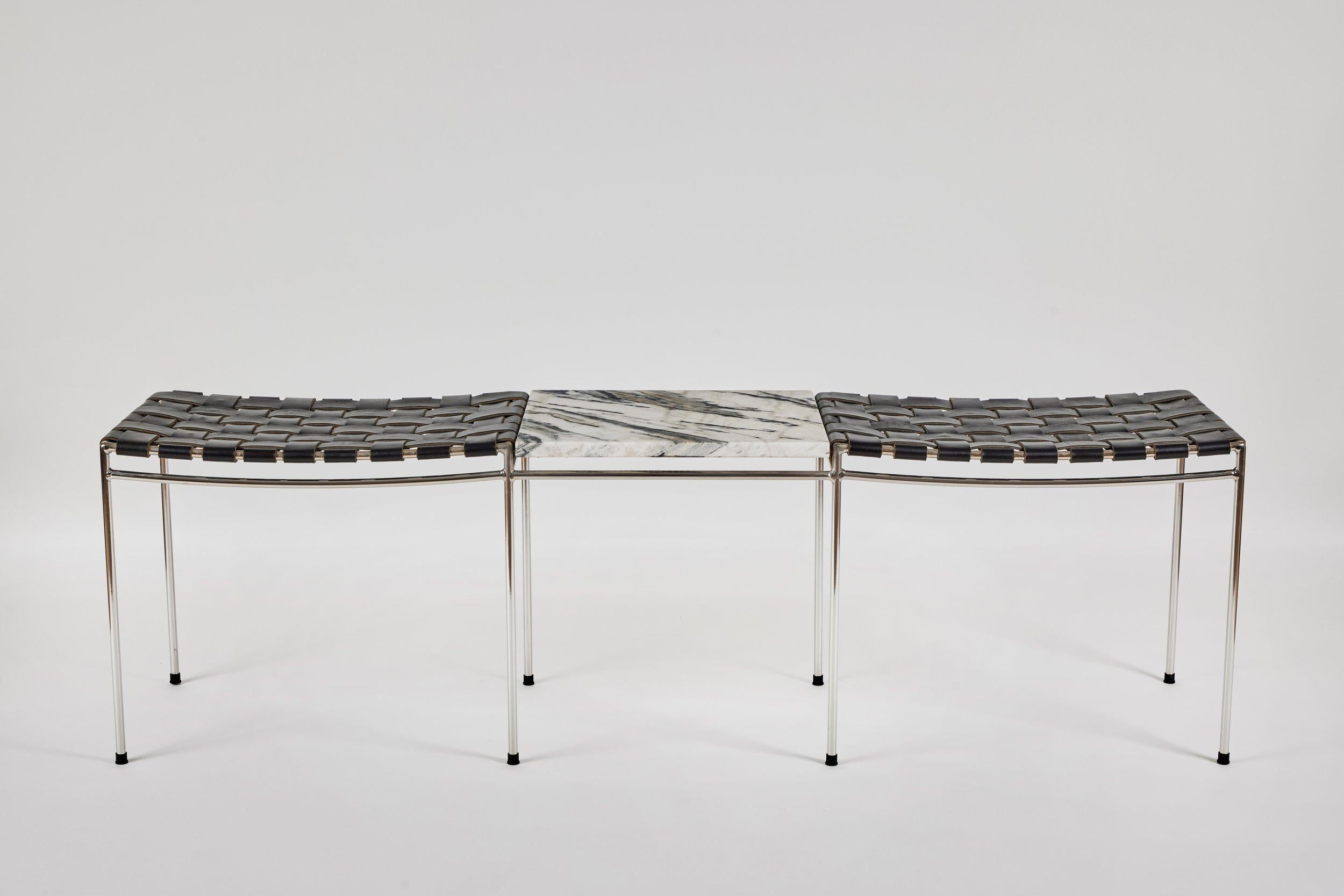 Banc à deux places en cuir tissé avec table en marbre Neuf - En vente à Venice, CA