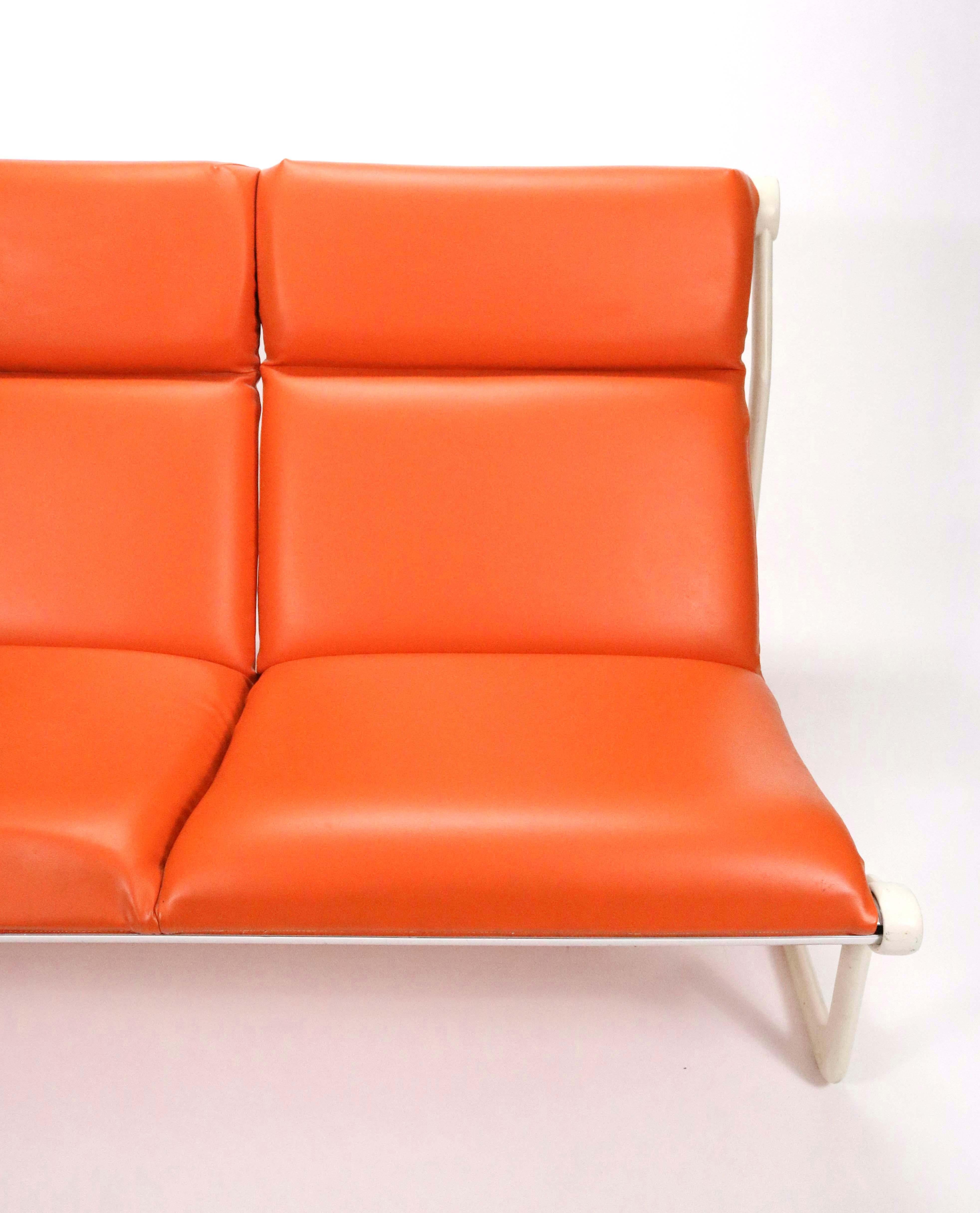 Sofá de dos plazas Sling de Hannah Morrison para Knoll cuero de imitación en venta