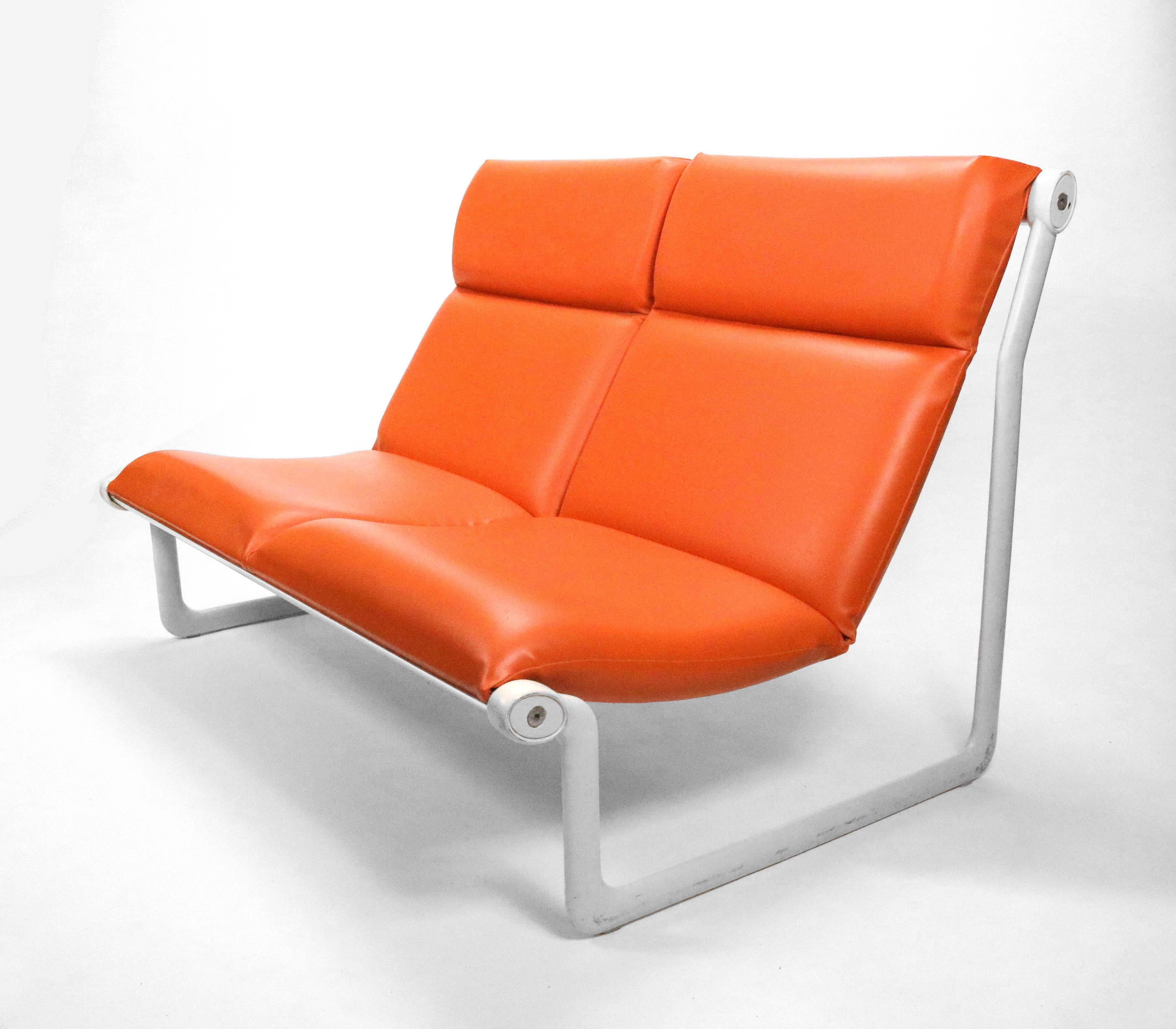Sofá de dos plazas Sling de Hannah Morrison para Knoll Recubrimiento de polvo en venta