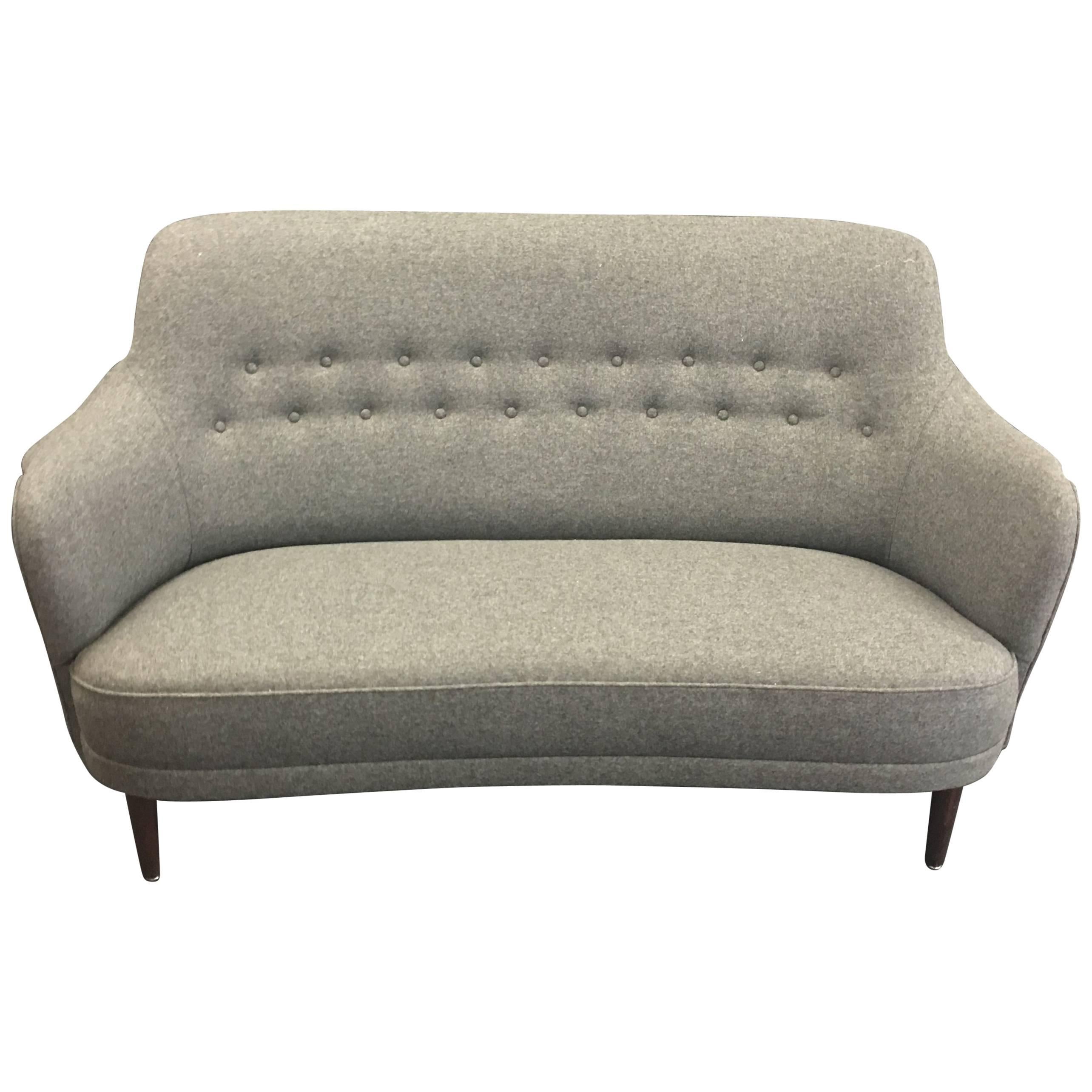Zweisitzer-Sofa mit grauem Schurwollbezug namens 'Samas' von Carl Malmsten