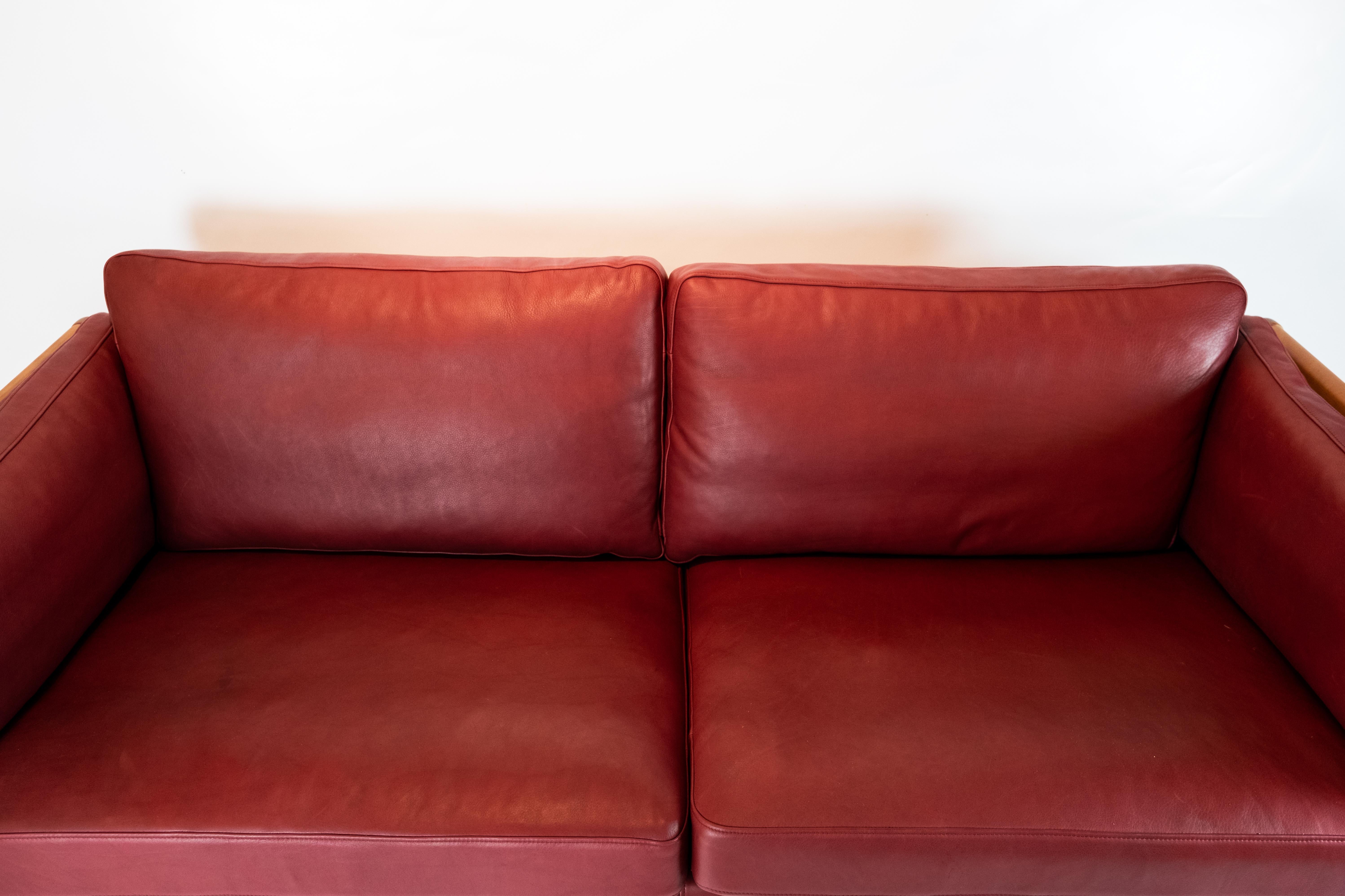 Two-Seat Sofa Upholstered with Indian Red Leather of Danish Design, 1960s In Good Condition In Lejre, DK