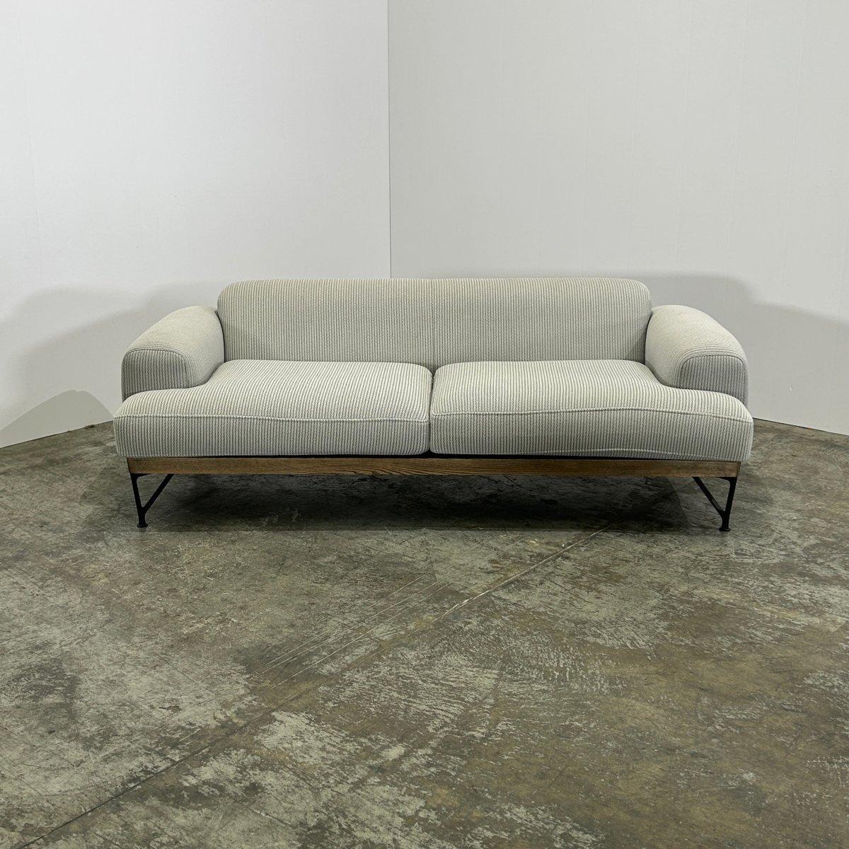 Canapé deux places Armstrong par De La Espada Bon état à Basildon, London