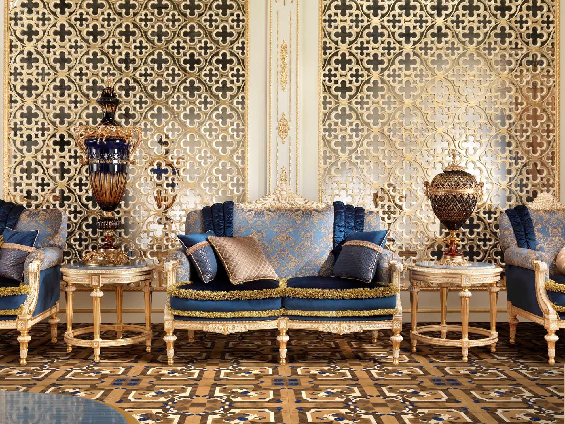 italien Canapé Seater Blue Damask sculpté à la feuille d'or par Modenese Interiors en vente