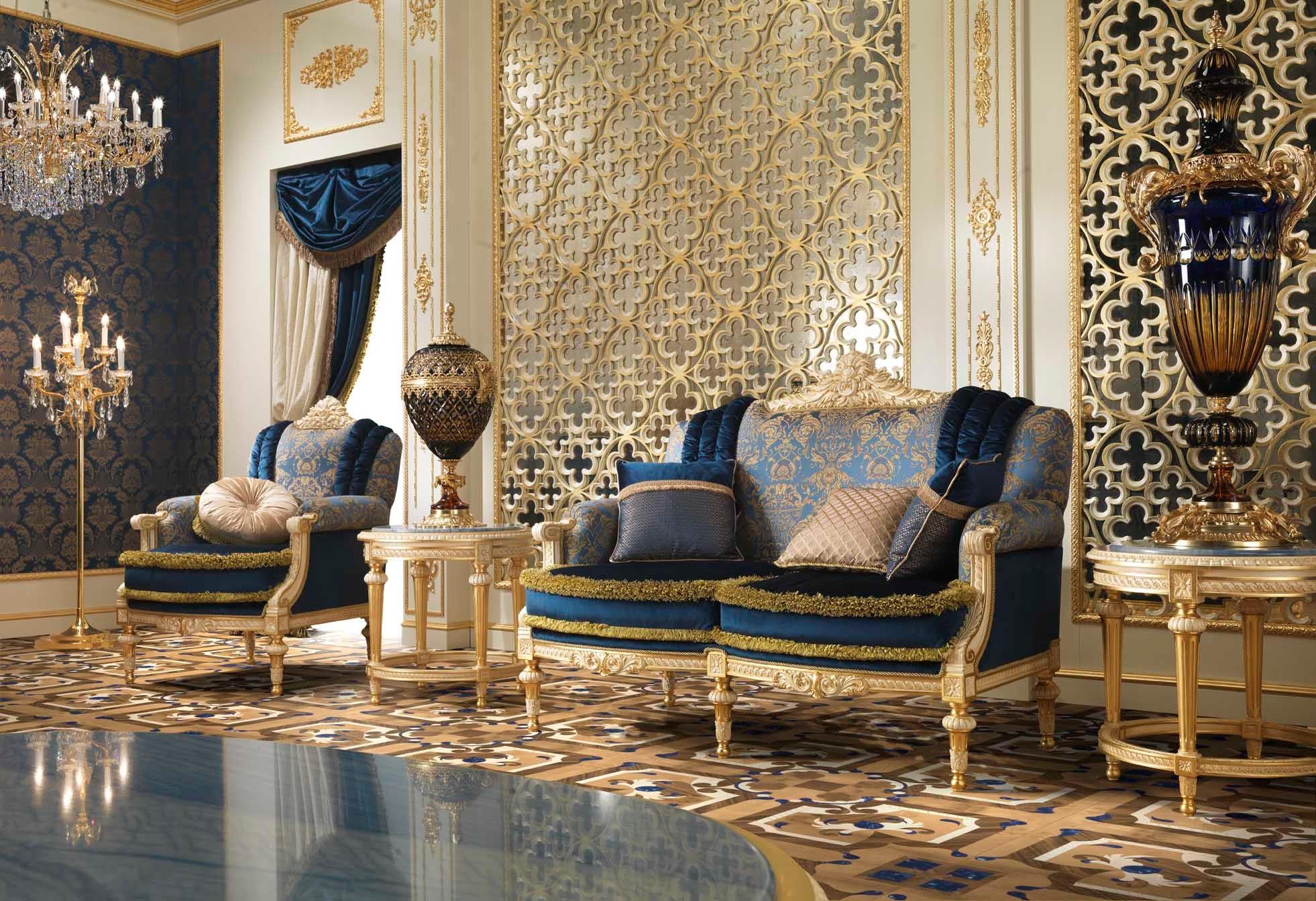 Appliqué Canapé Seater Blue Damask sculpté à la feuille d'or par Modenese Interiors en vente