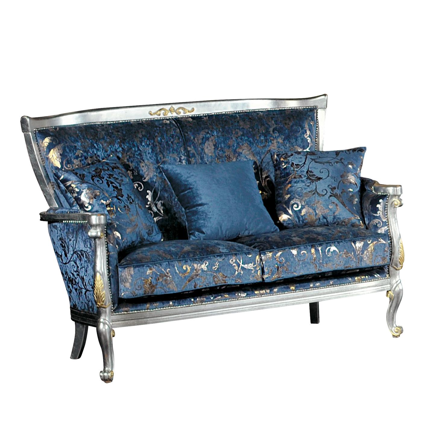 Fabric two-seat sofa in silver and blue shades. The floral pattern of the seat and backrest illuminate the environment and reflect the color of the structure, a refined mix of gold and silver. A Queen Anne style piece of furniture.
