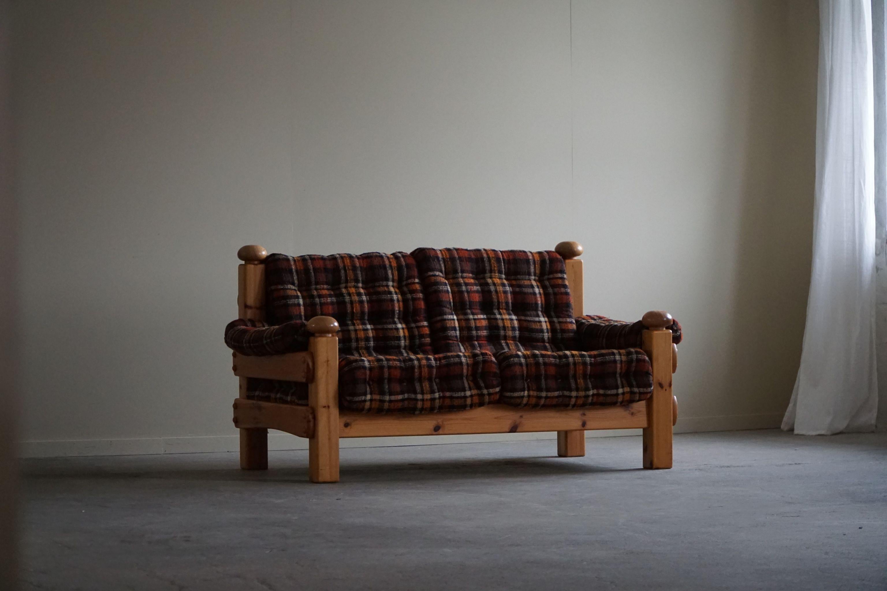 Two Seater Brutalist Sofa in Solid Pine, Swedish Modern, Made in the 1970s For Sale 4