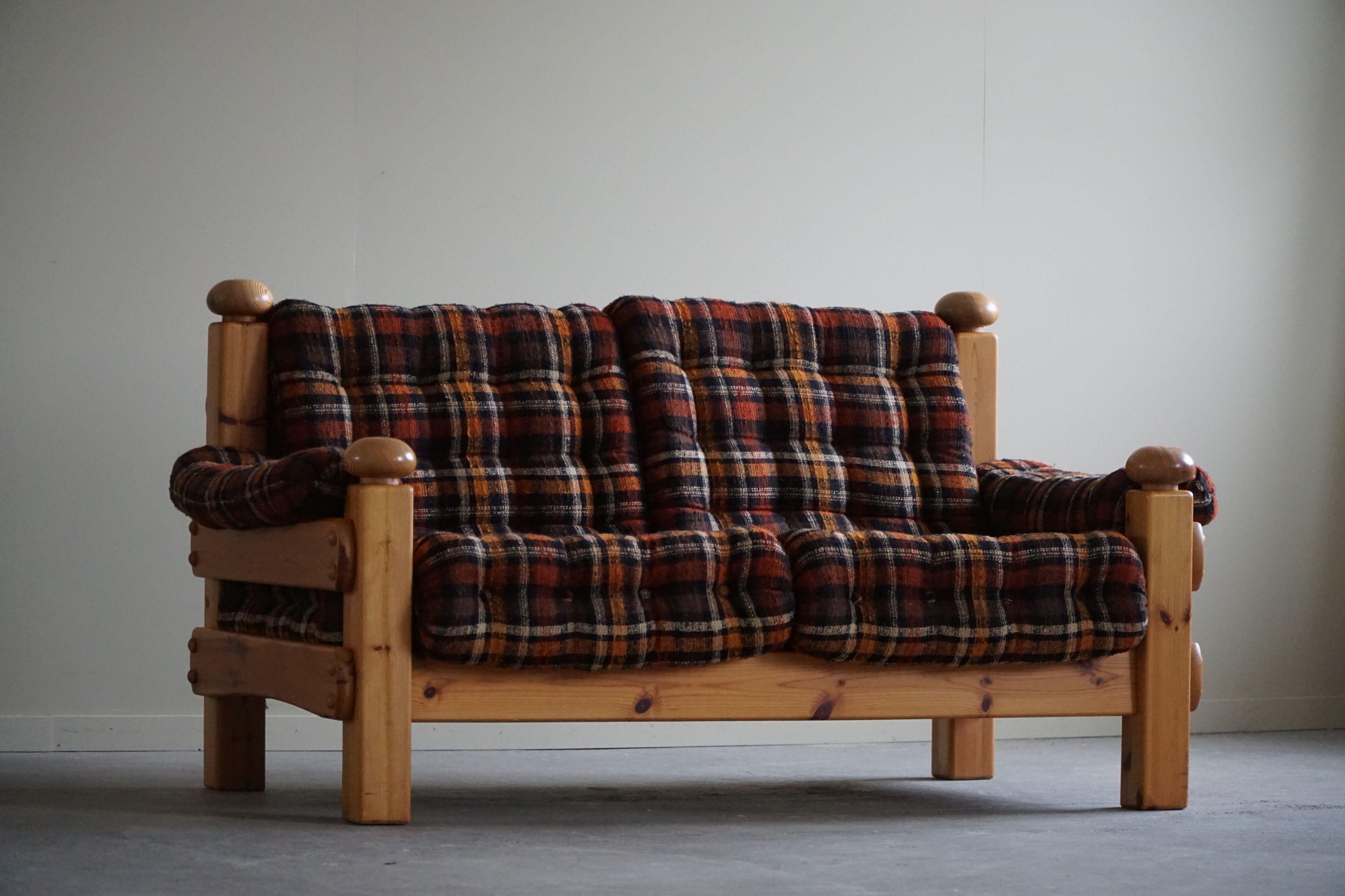 Two Seater Brutalist Sofa in Solid Pine, Swedish Modern, Made in the 1970s For Sale 5